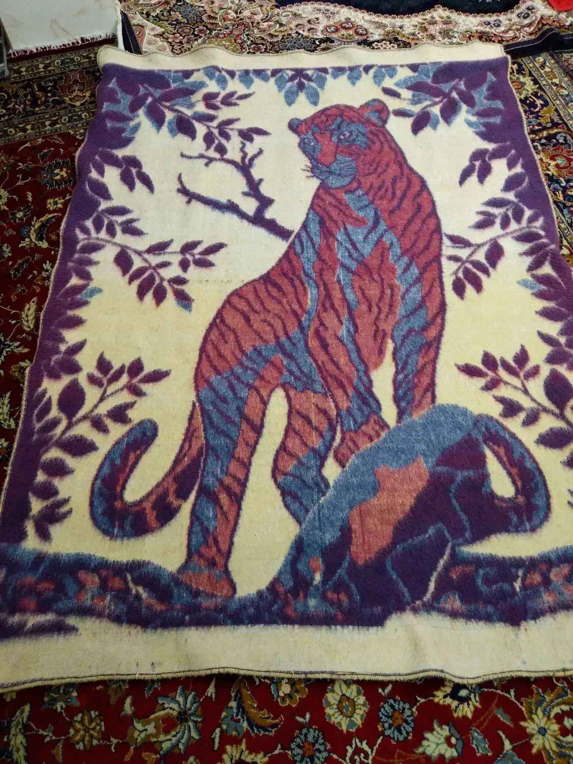 پتو قدیمی|رختخواب، بالش، پتو|بروجرد, |دیوار