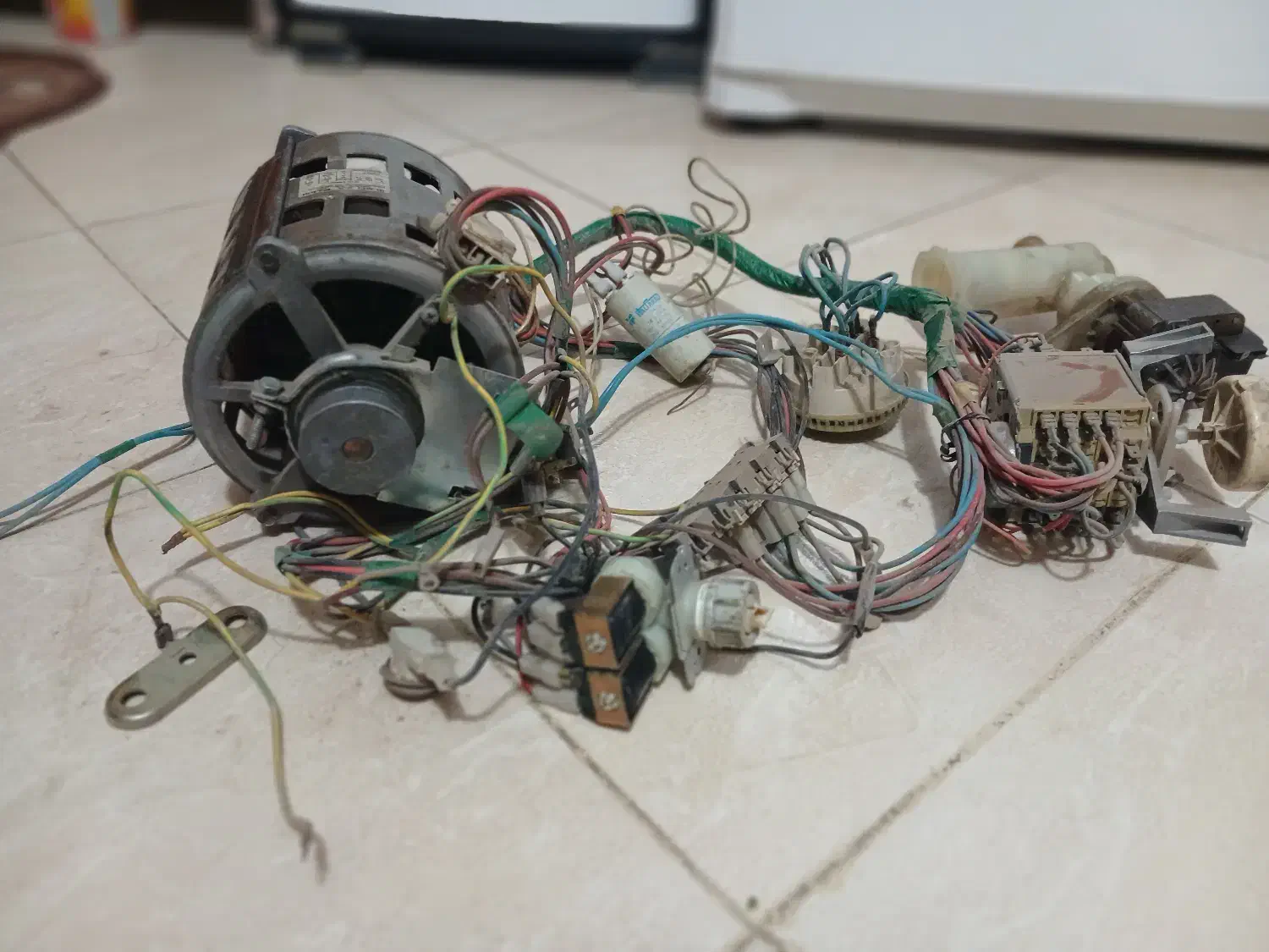 موتور لباسشویی تمام اتومات با تمام وسایل|ماشین لباسشویی و خشک‌کن لباس|شیراز, شهرک مطهری|دیوار