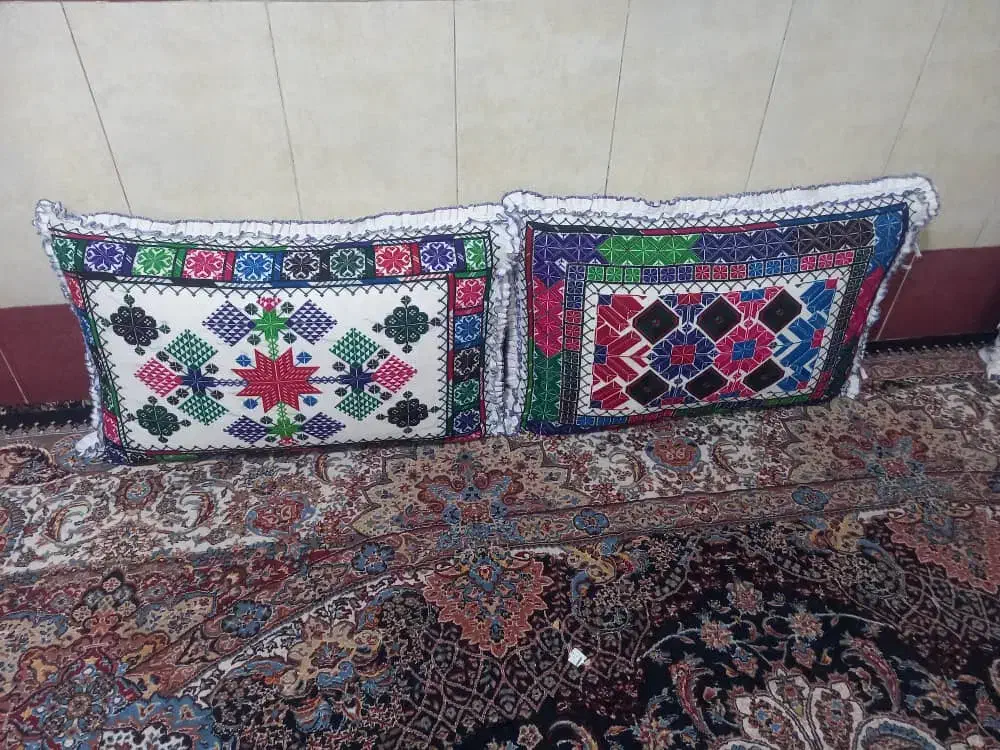 بالشت دست دوز|رختخواب، بالش، پتو|ایرانشهر, |دیوار