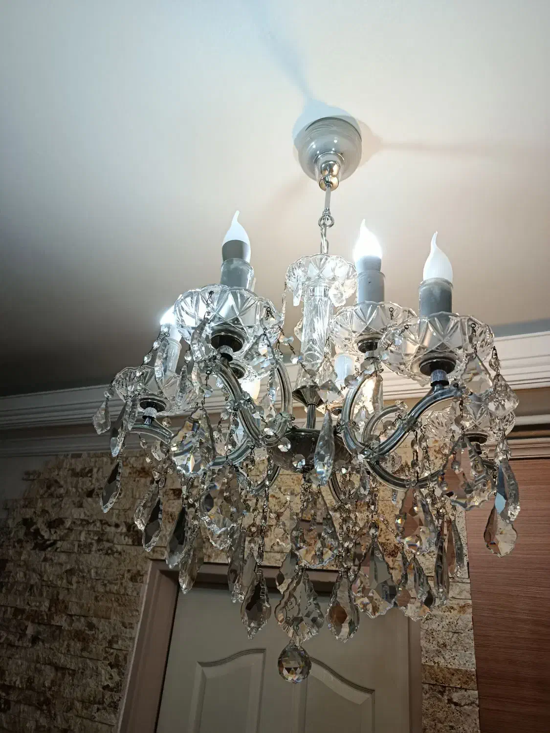 لوستر کریستال در حد نو بدون هیچ خط و خش|لوستر و چراغ آویز|تبریز, |دیوار