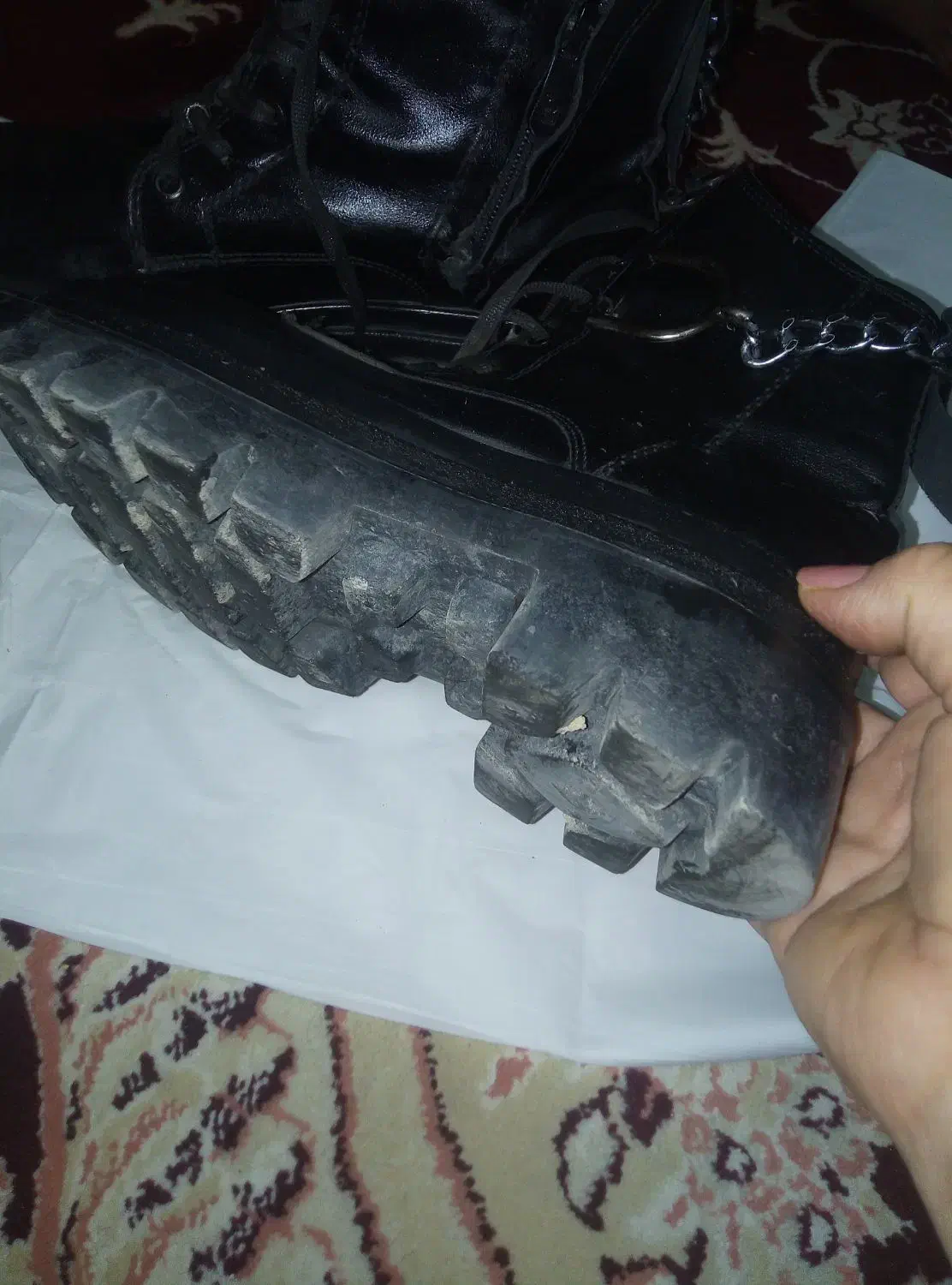 پوتین|کیف، کفش، کمربند|سیلوانه, |دیوار