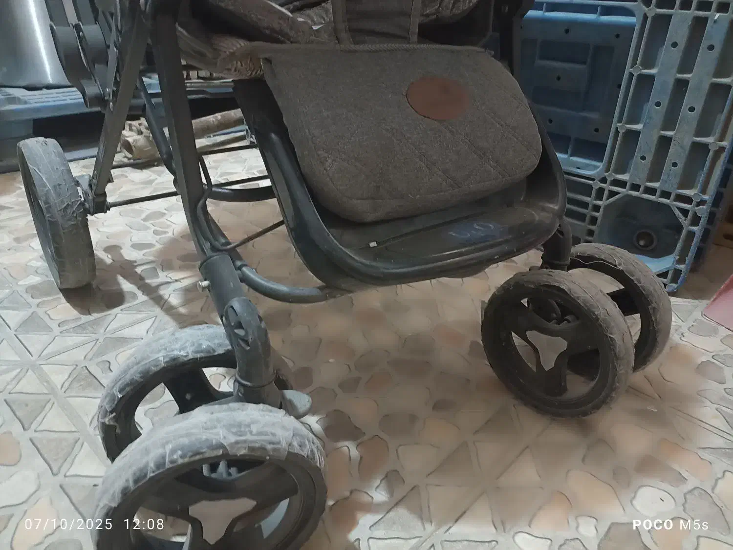 کالسکه کودک|کالسکه و لوازم جانبی|قروه, |دیوار