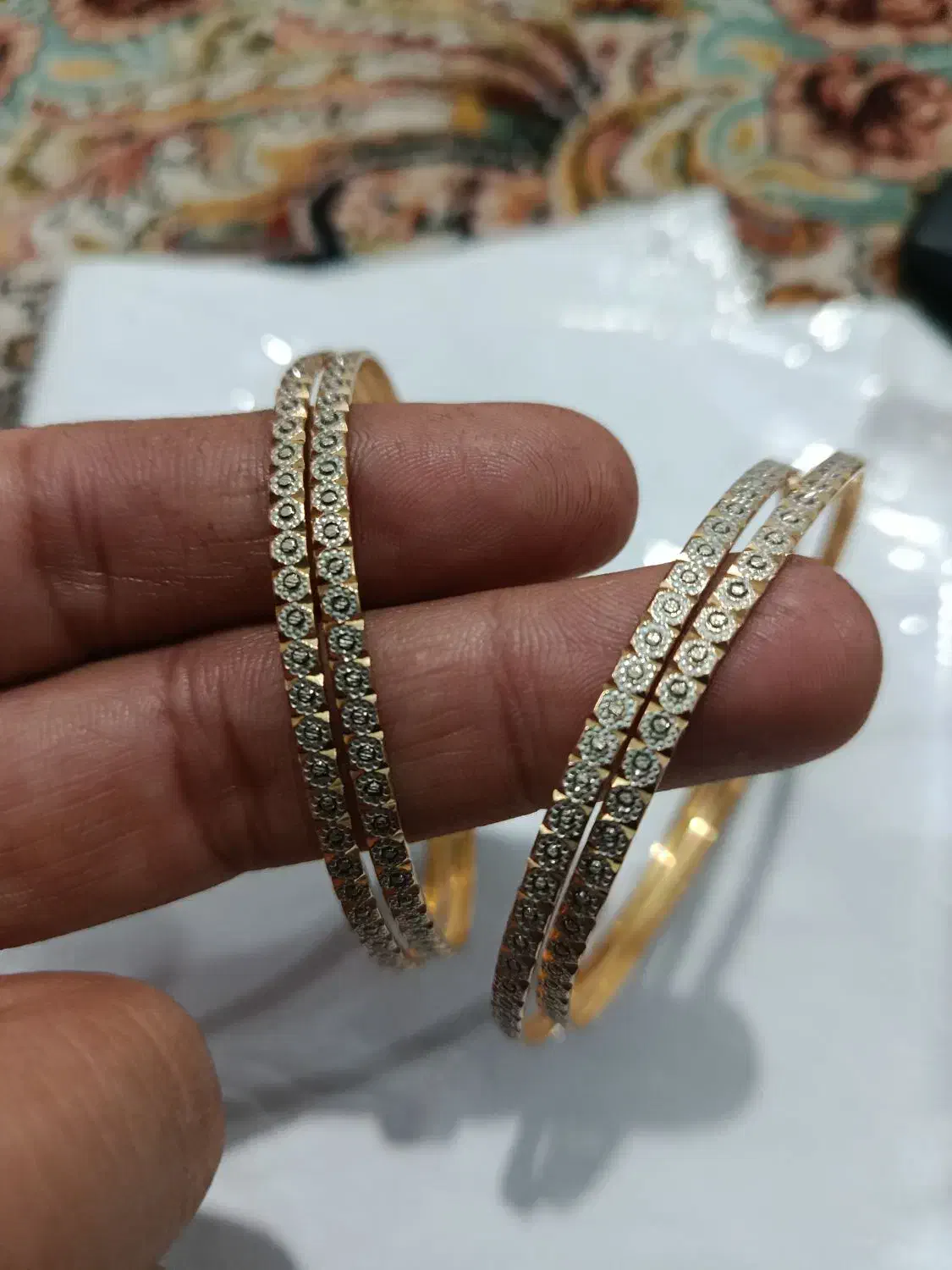 طلا النگو و دستبند|جواهرات|کاشان, باغ ماجد|دیوار