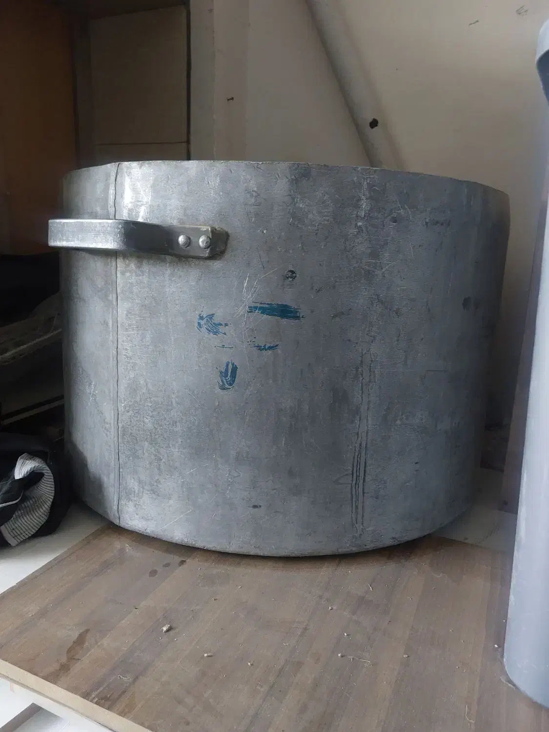 دیگ آلمینیومی دهنه ۷۶ ارتفاع ۵۰ بادرب|ظروف پختوپز|قم, باجک یک|دیوار