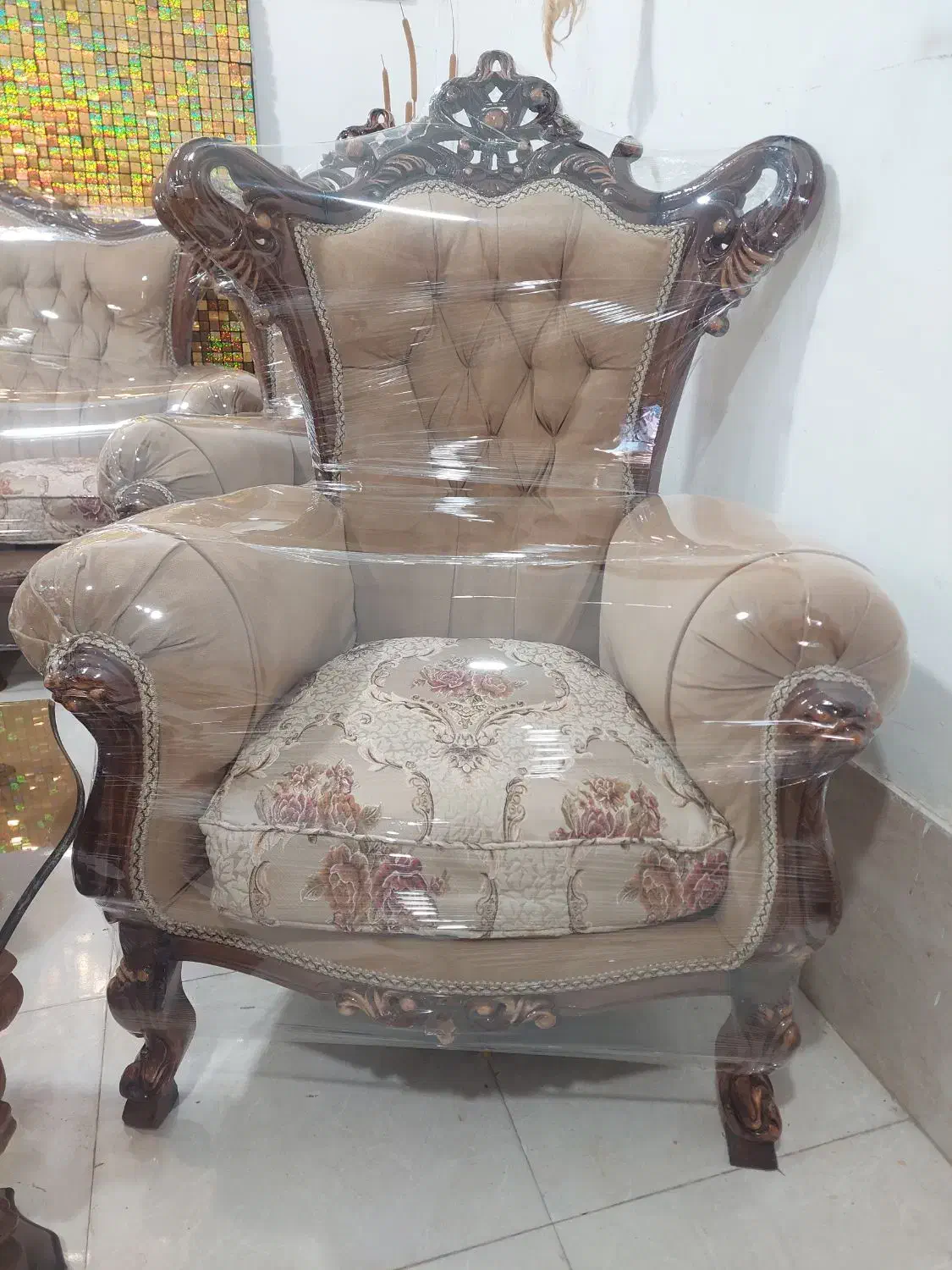 مبل سلطنتی ۷ نفره شاه نشین چوب گردو منبت کار دست|مبلمان خانگی و میز عسلی|قزوین, |دیوار