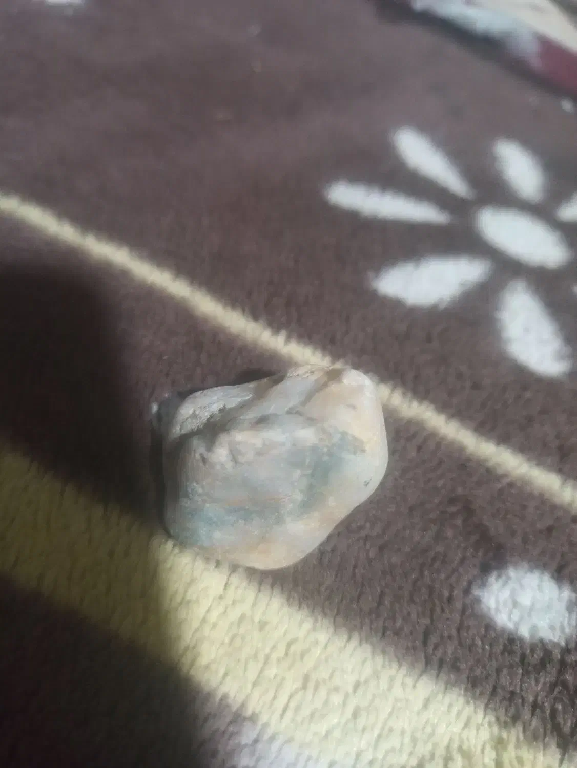 سنگی که تو خودش نور نگه میداره|کلکسیون اشیاء عتیقه|قوچان, |دیوار