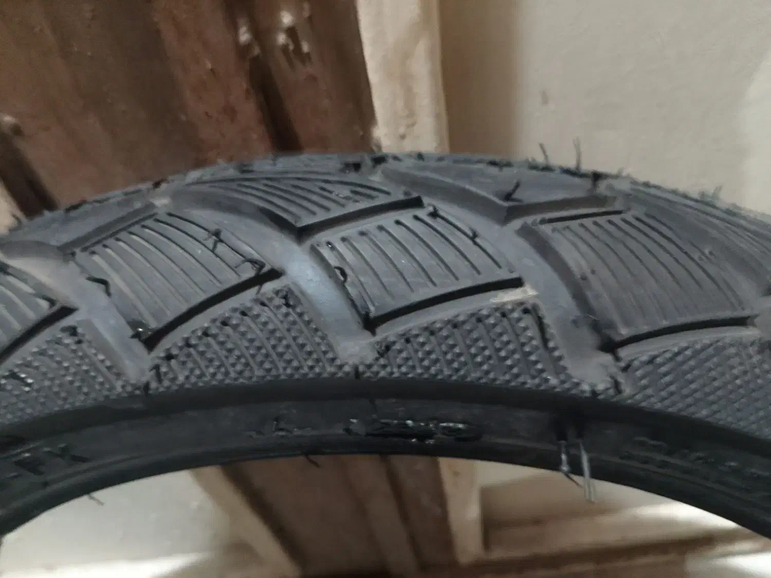 چند تا لاستیک دارم برای فروش قیمت مناسب|قطعات یدکی و لوازم جانبی|بندرلنگه, |دیوار
