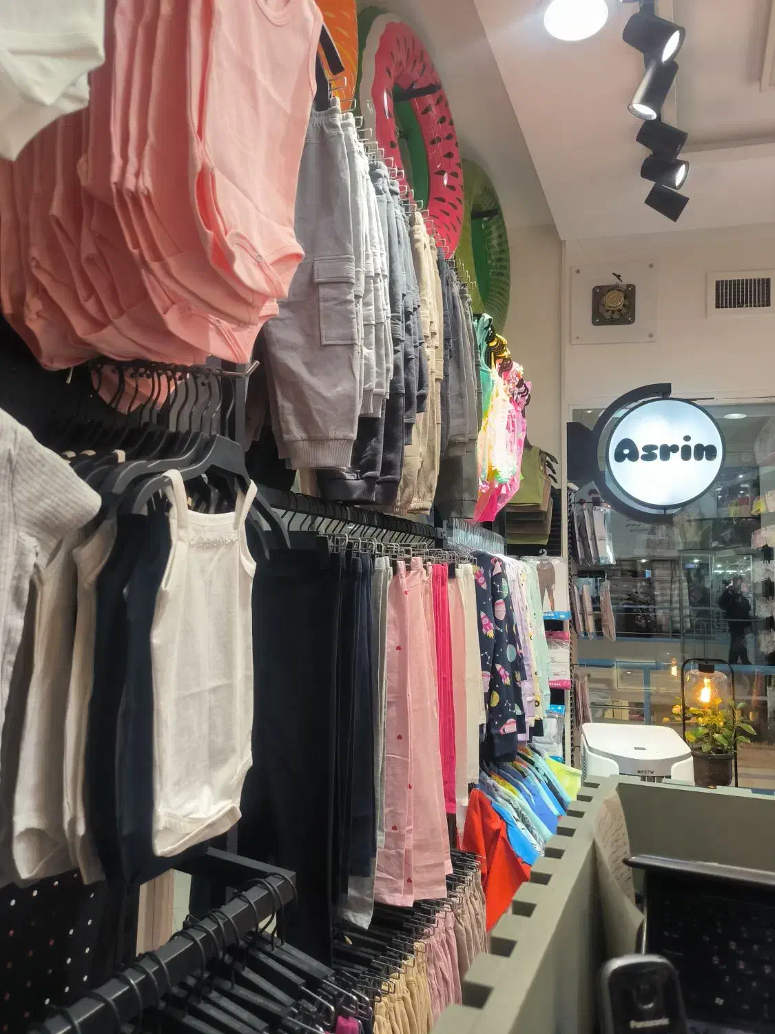 فروشنده تمام وقت برج بهار|استخدام بازاریابی و فروش|تهران, بهار|دیوار