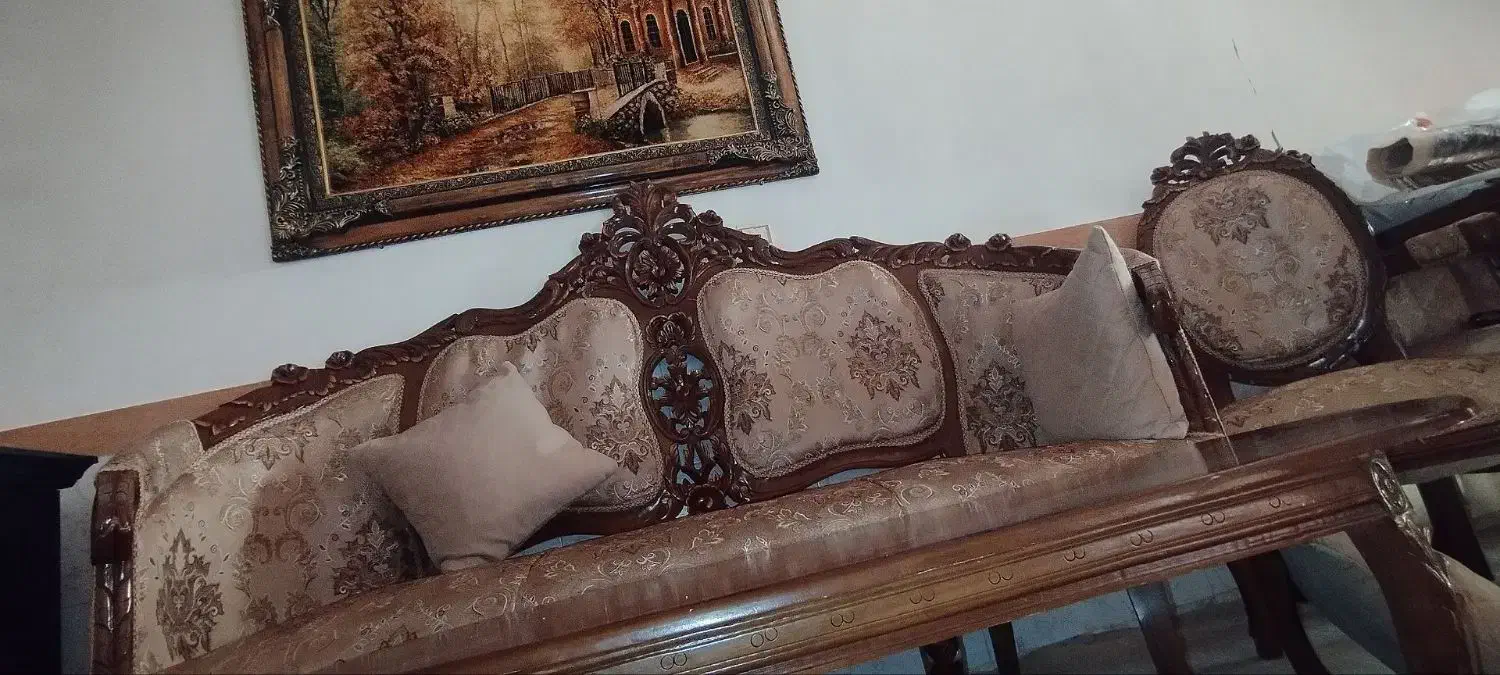 مبل سلطنتی|مبلمان خانگی و میز عسلی|میانه, |دیوار