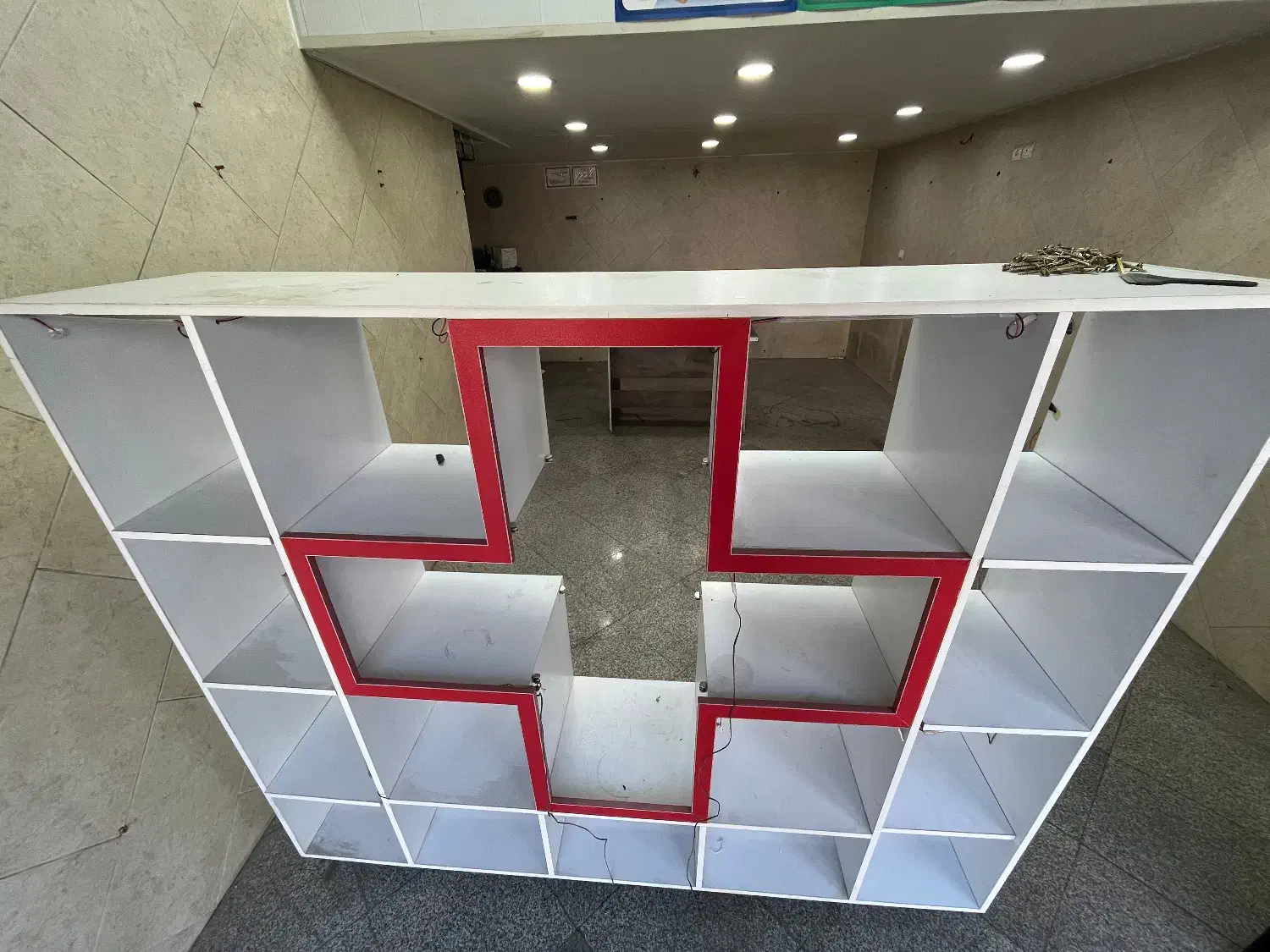 میز|مبلمان اداری|کرج, اصفهانی‌ها|دیوار