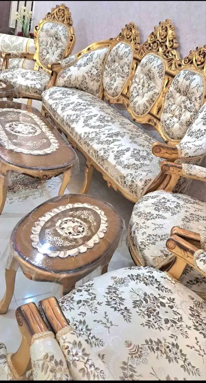 فروش مبل ۹ نفره سلطنتی کاملا سالم و تمیز|مبلمان خانگی و میز عسلی|جم, |دیوار