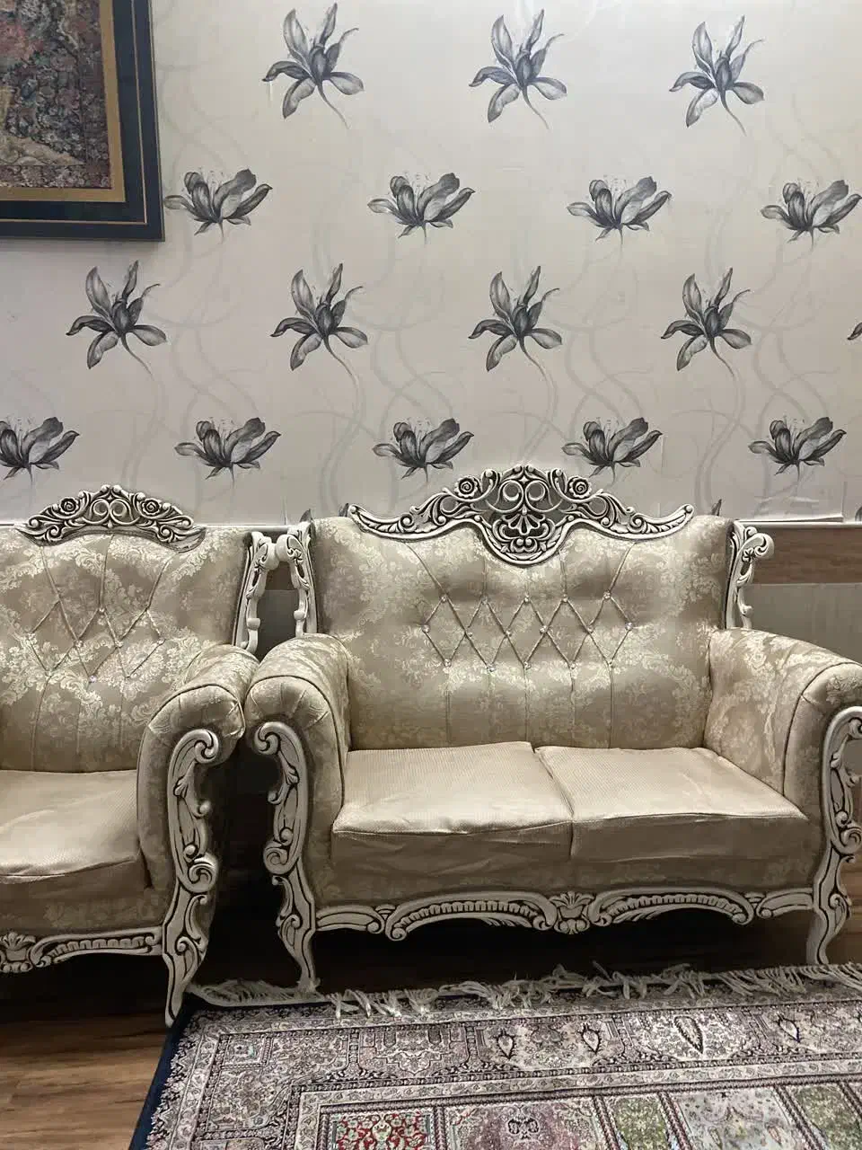 سرویس مبل ومیز غذا خوری و ویترین در حد نو|مبلمان خانگی و میز عسلی|قم, لسانی|دیوار