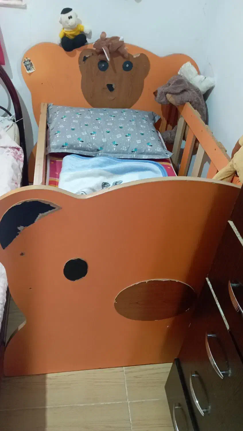 تخت و کمد بچه|اسباب و اثاث بچه|لاهیجان, کوی زمانی|دیوار
