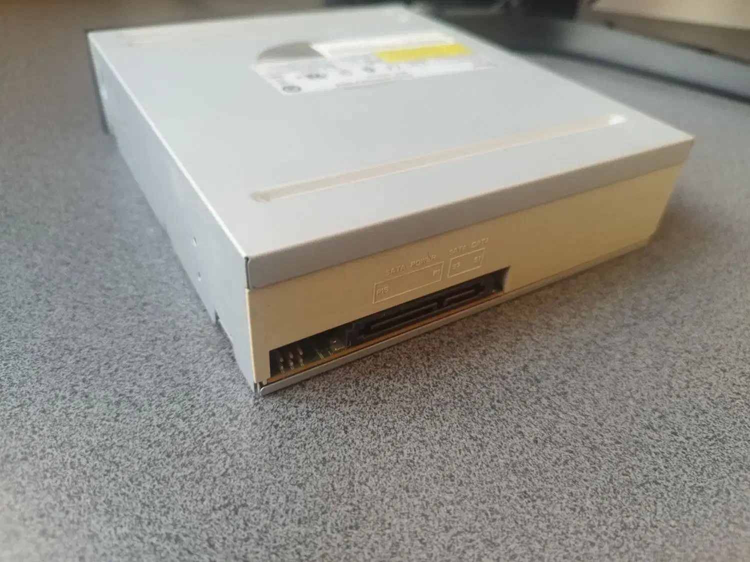 دی وی دی رایتر قدیمی|قطعات و لوازم جانبی رایانه|شهرکرد, |دیوار