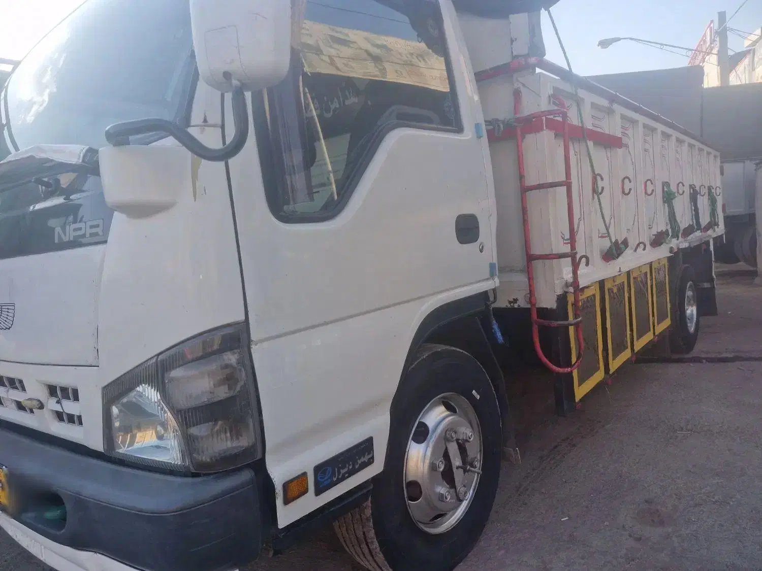 . کامیون..کامیونت. باری ایسوزو 6تن|خودرو سنگین|اسلامشهر, شهرک قائمیه|دیوار