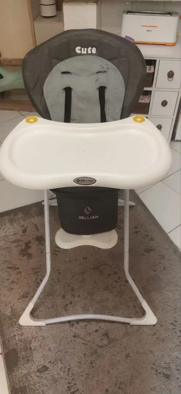 صندلی غذا خوری کودک مارک دلیجان در حد نو ی نو|تخت و صندلی بچه|تهران, شهرک شهید باقری|دیوار