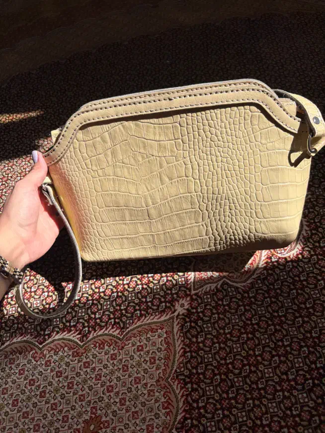 کیف چرم دخترانه|کیف، کفش، کمربند|ری, دیلمان|دیوار