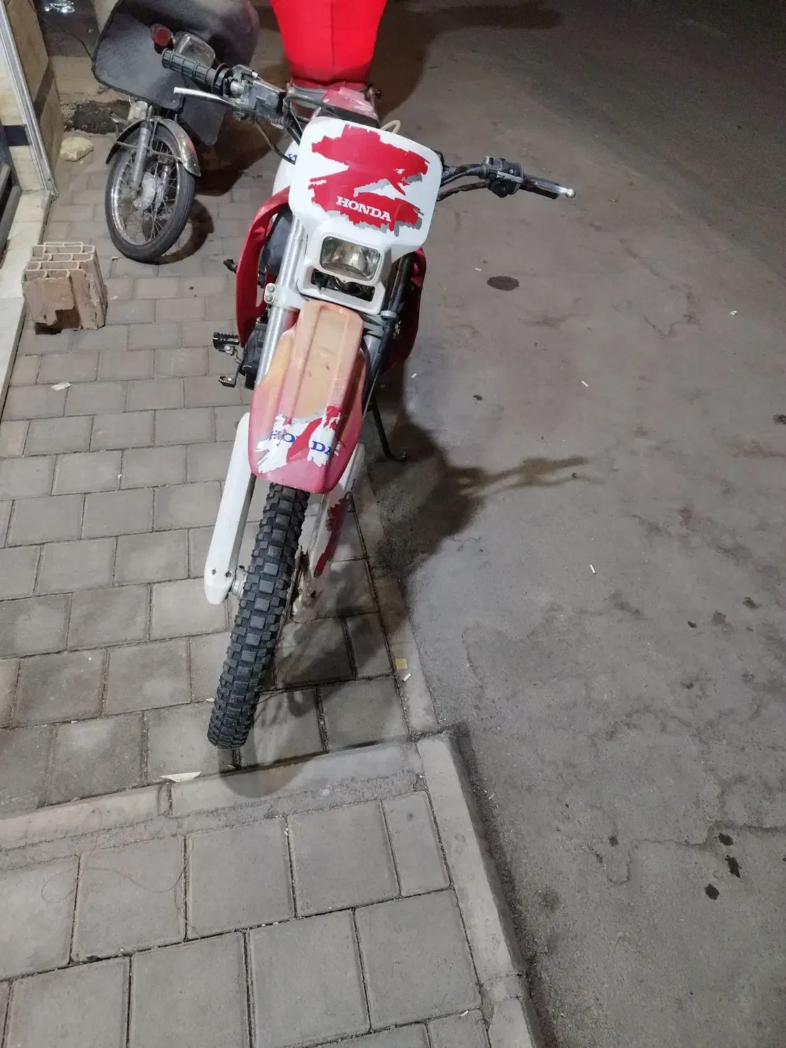 موتور سیکلت|موتورسیکلت|کاشان, کارگر|دیوار