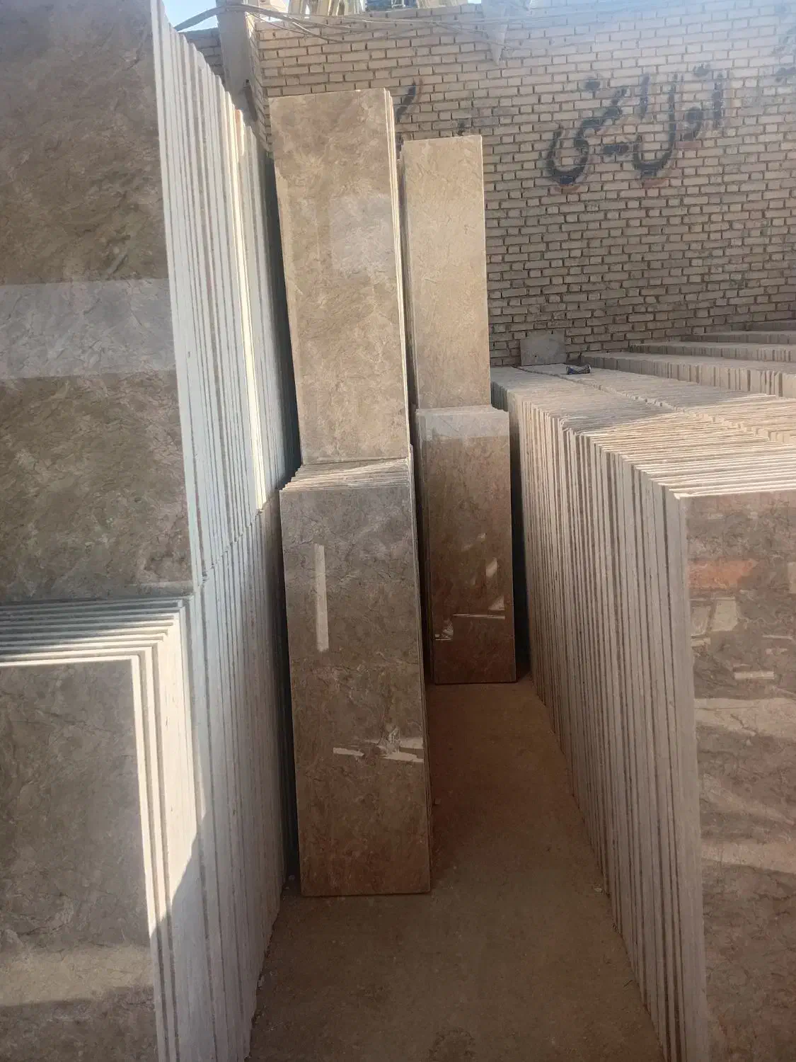فروش انواع سنگ مرمریت|مصالح و تجهیزات ساختمان|نیریز, |دیوار