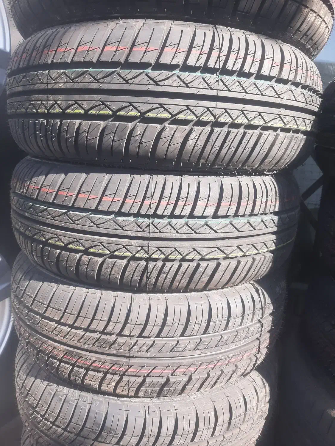 لاستیک پهن پراید بارز|قطعات یدکی و لوازم جانبی|صباشهر, |دیوار