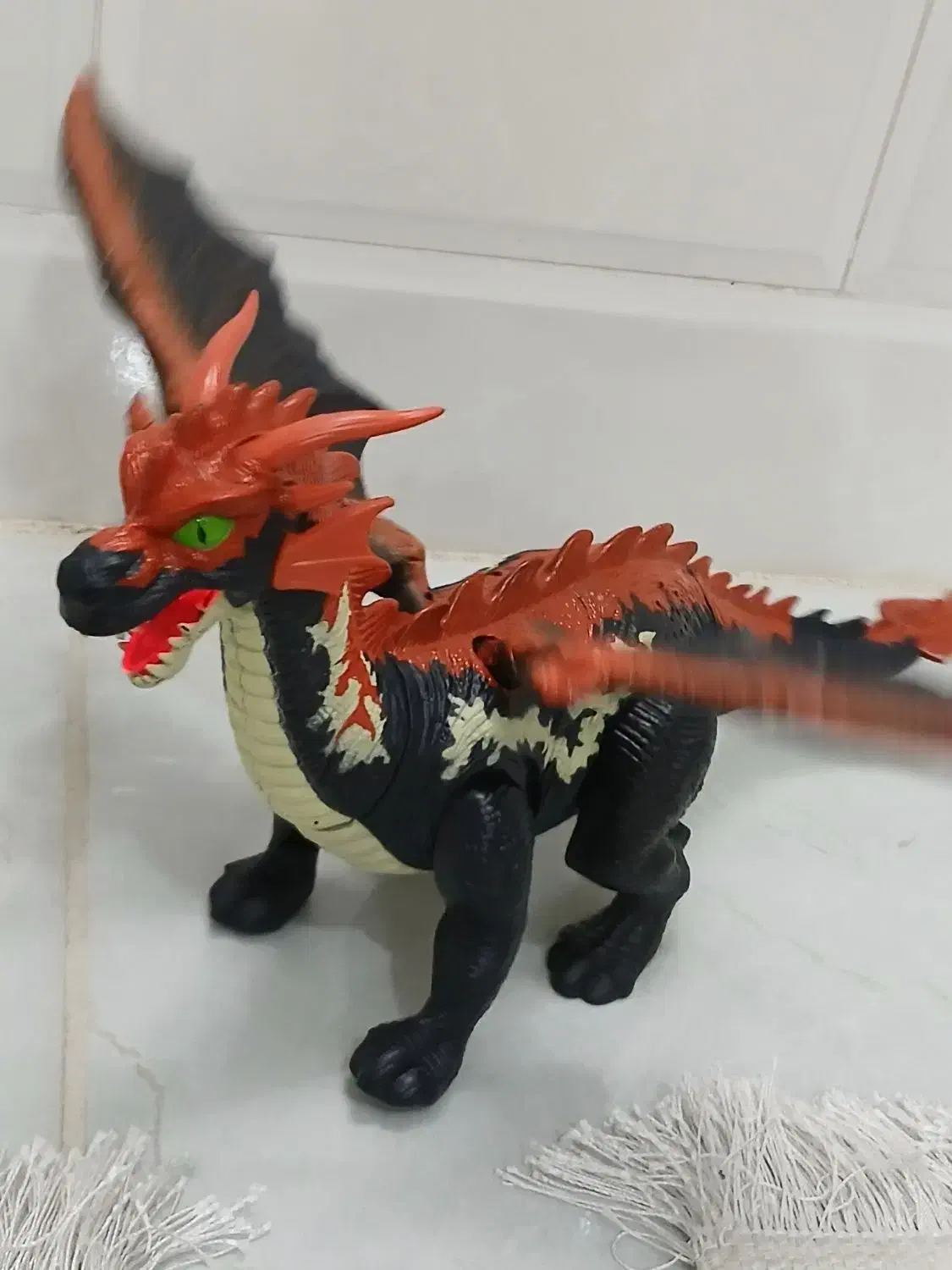 اژدهای متحرک ،هم حرکت میکنه،هم صدا داره وهم چراغ|اسباببازی بچه|قم, مهر آباد|دیوار