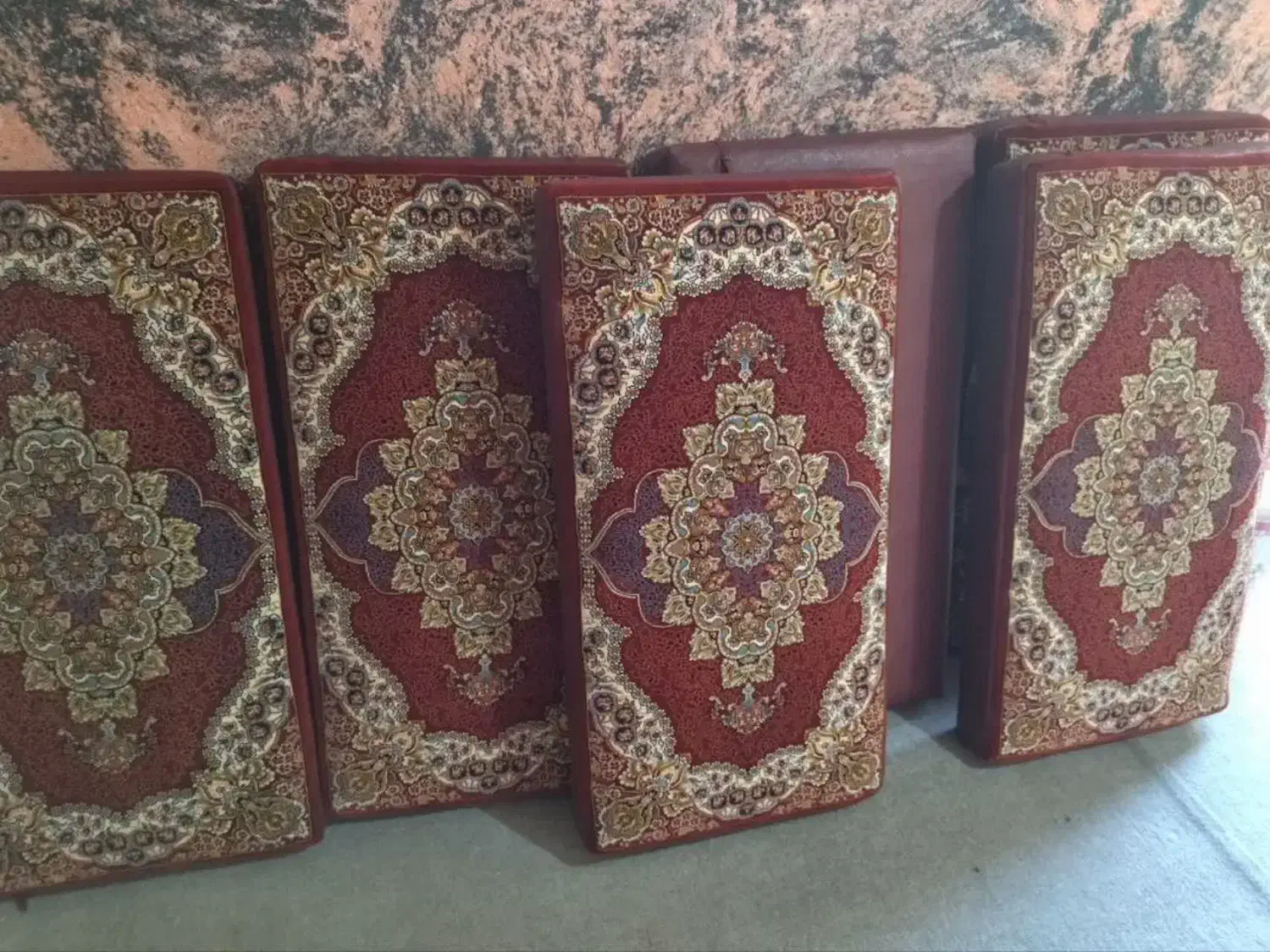 پشتی برند پارسینه|پشتی|رباط‌کریم, رباط‌کریم|دیوار