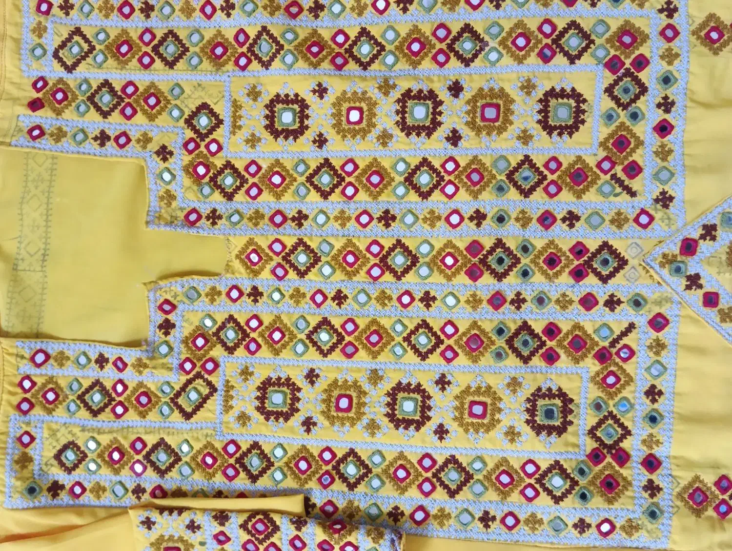 لباس بلوچی|لباس|سراوان, |دیوار