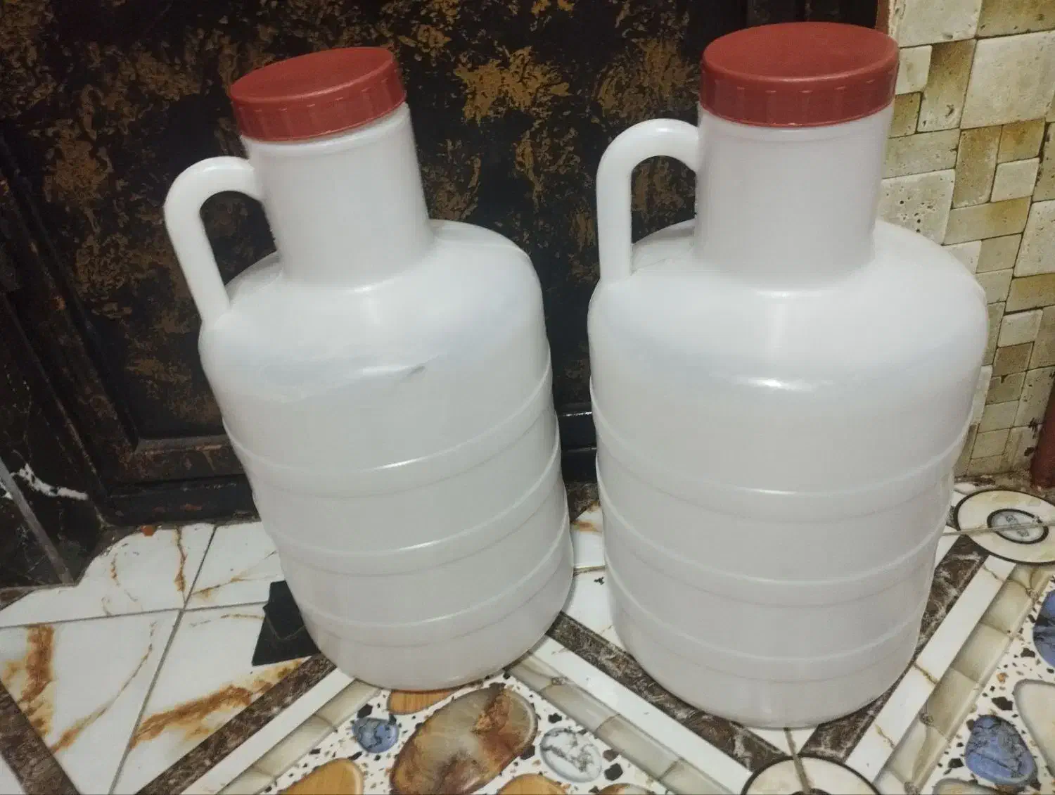 فروش دبه خیارشور برای مصارف|ظروف نگهدارنده، پلاستیکی، یک‌بارمصرف|پره‌سر, |دیوار