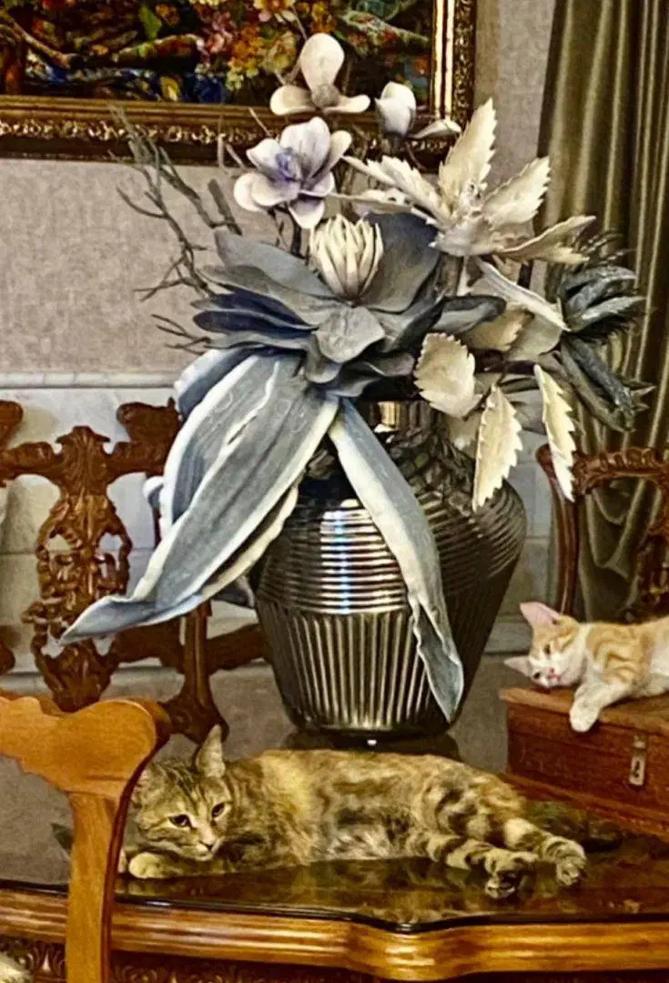 گلدان بزرگ با گل|گل مصنوعی|قم, چهل درخت|دیوار