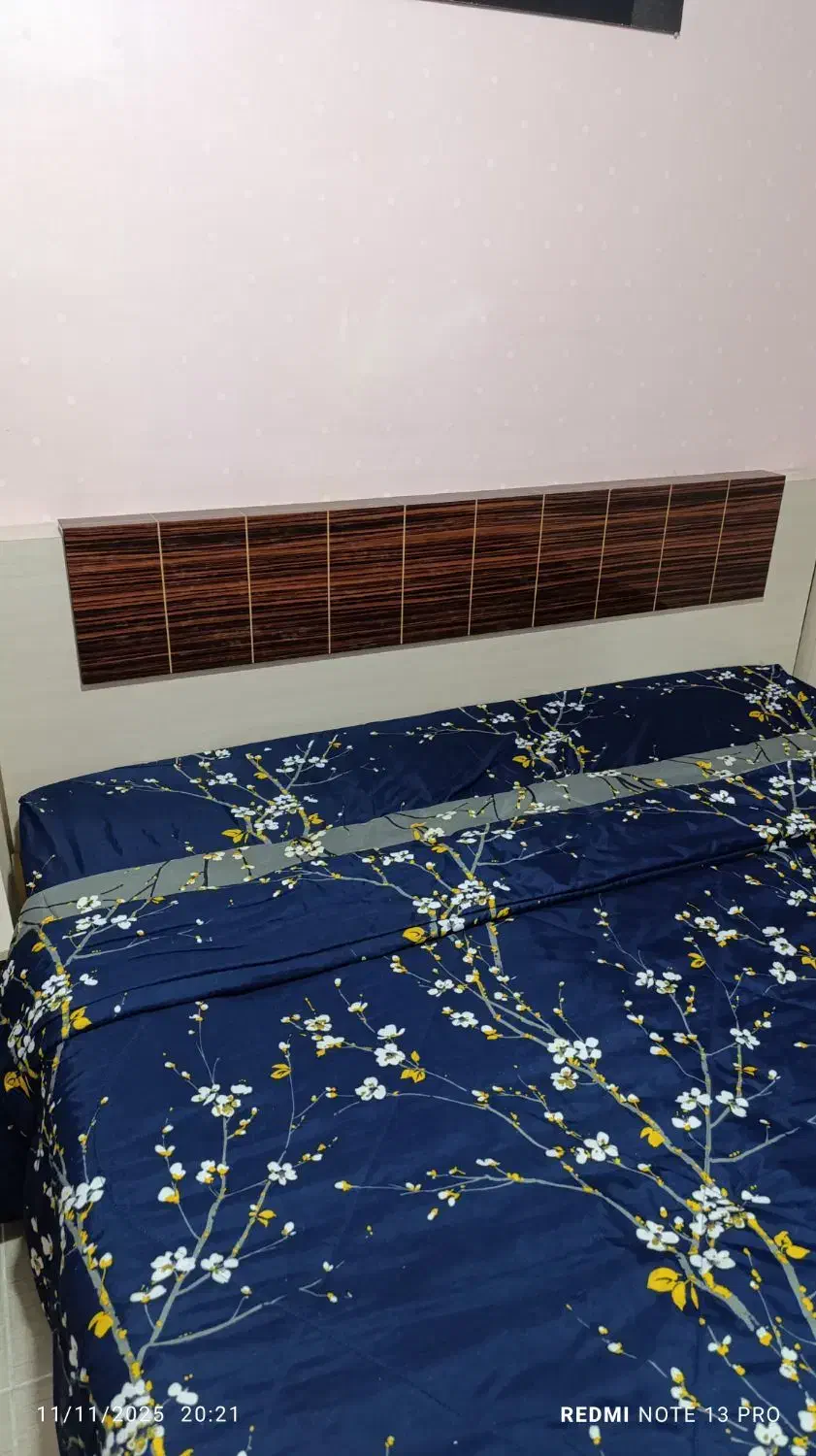 سه عدد تخت تمیز و مرتب همراه خوش خواب|تخت و سرویس خواب|مشهد, چهارچشمه|دیوار