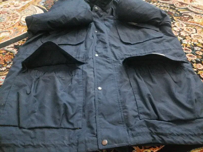 کاپشن|لباس|تربتحیدریه, منظر|دیوار