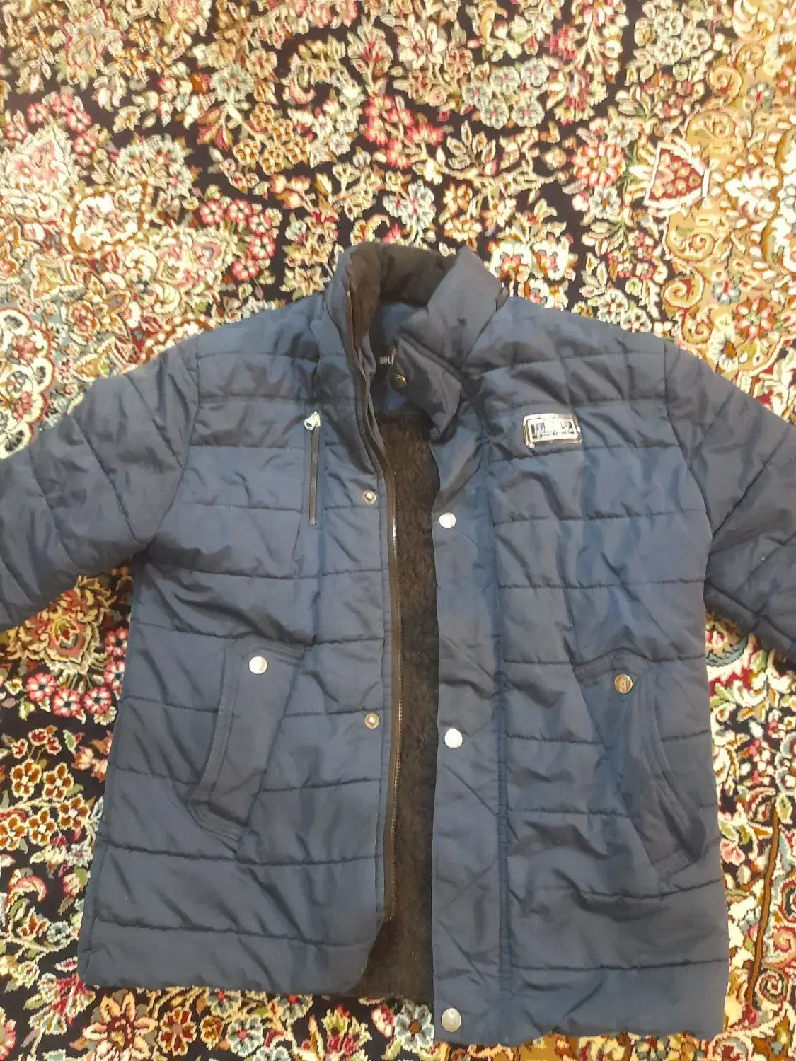 کاپشن|لباس|بروجرد, |دیوار