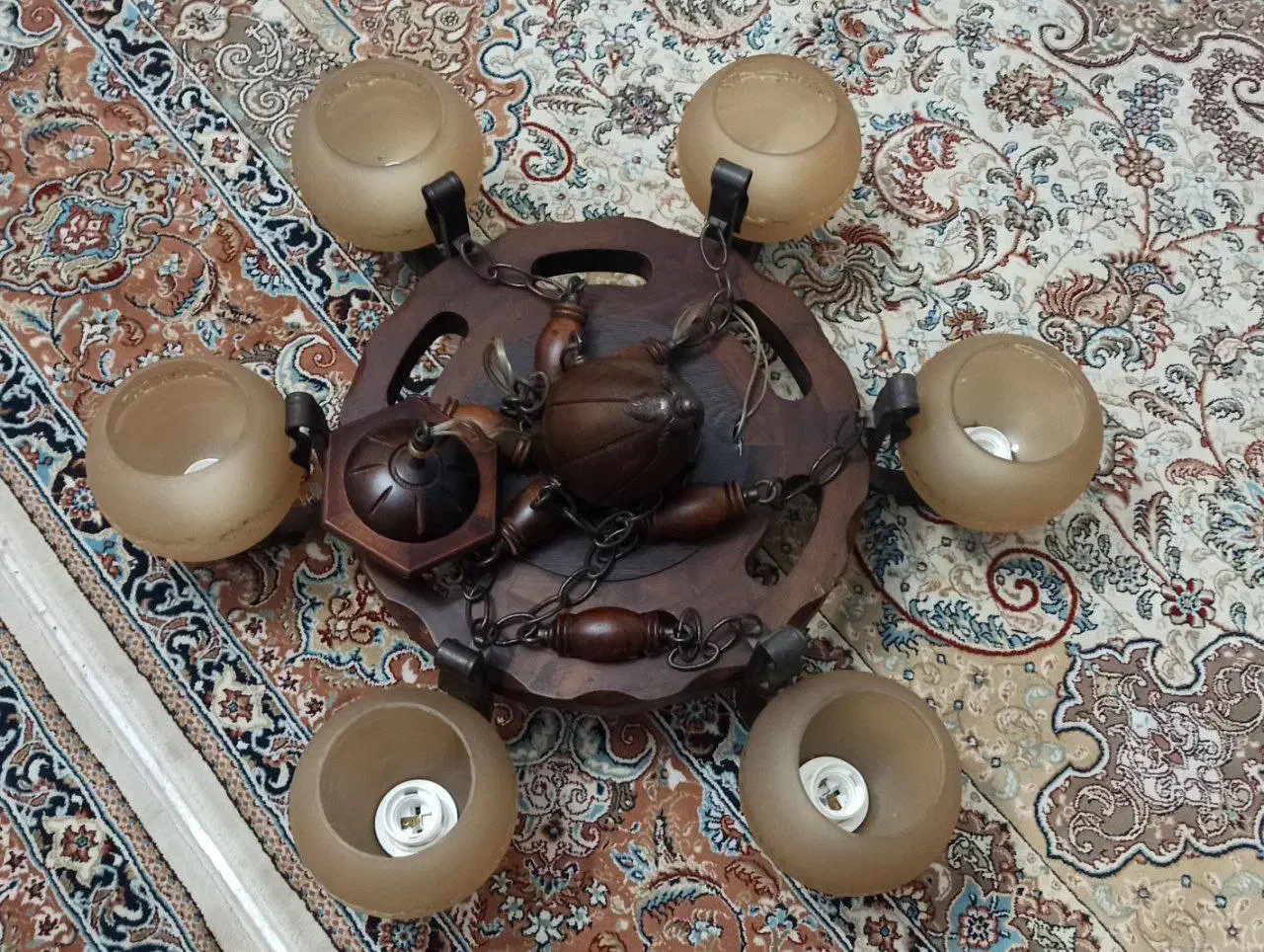 دو تا لوستر چوبی|لوستر و چراغ آویز|ماسال, |دیوار