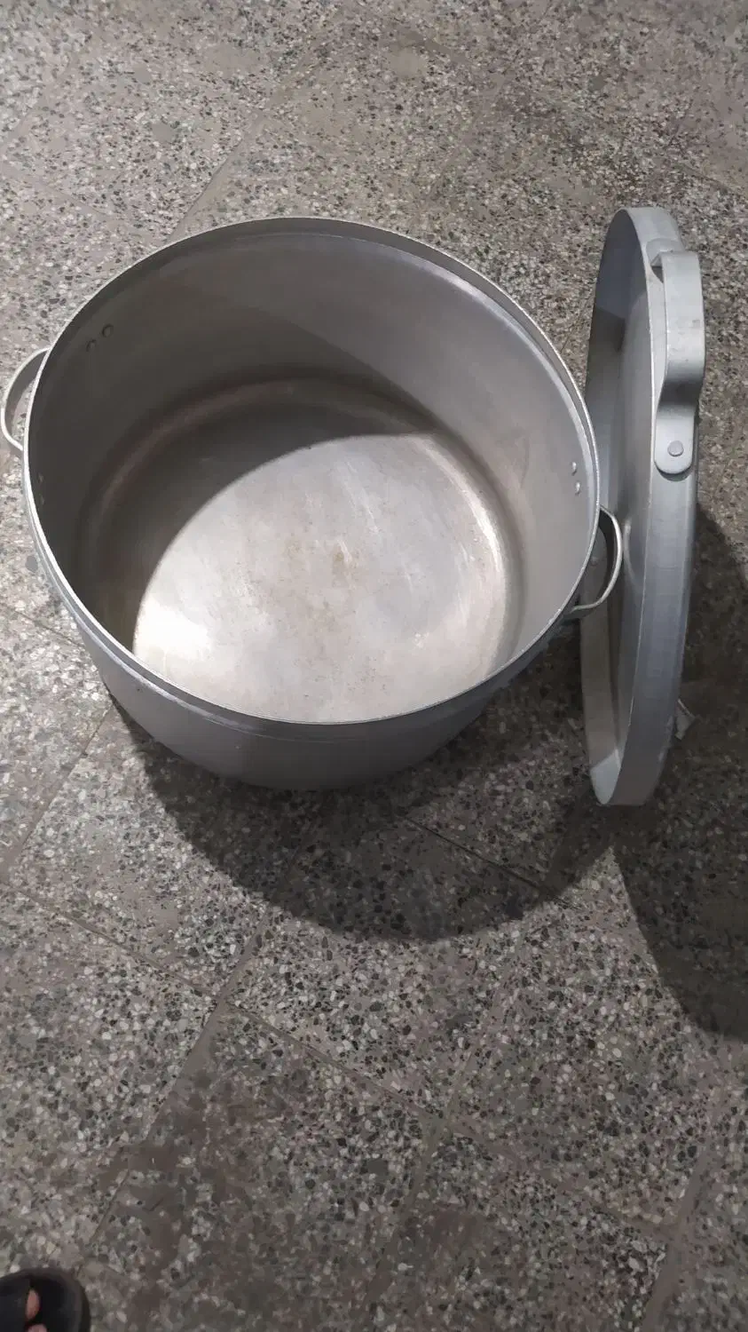 دیگ بزرگ|ظروف پخت‌وپز|شهرکرد, |دیوار