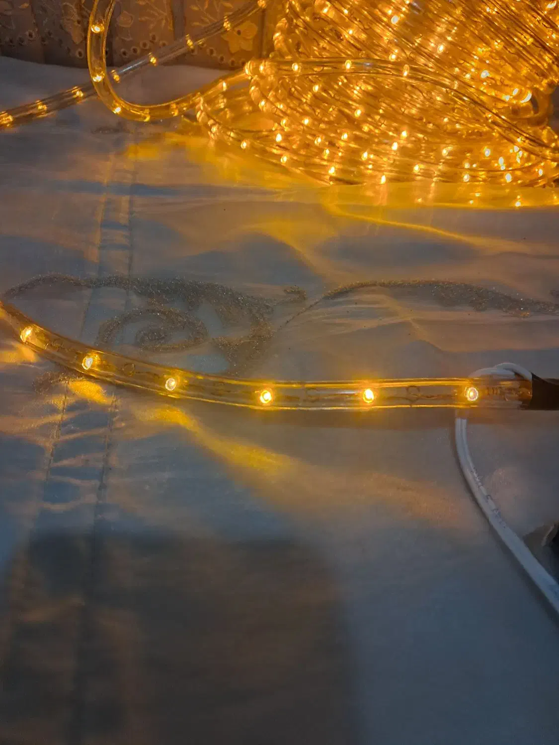 ریسه خورشیدی .|ریسه و چراغ تزئینی|بروجرد, |دیوار