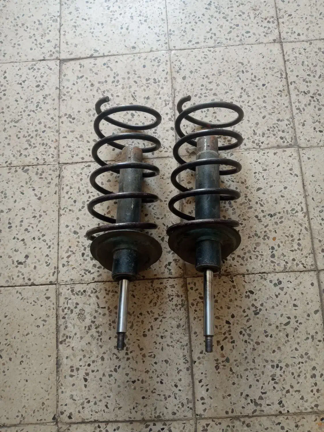 انواع کمک و فنر استوک در اقبالیه|قطعات یدکی و لوازم جانبی|قزوین, |دیوار