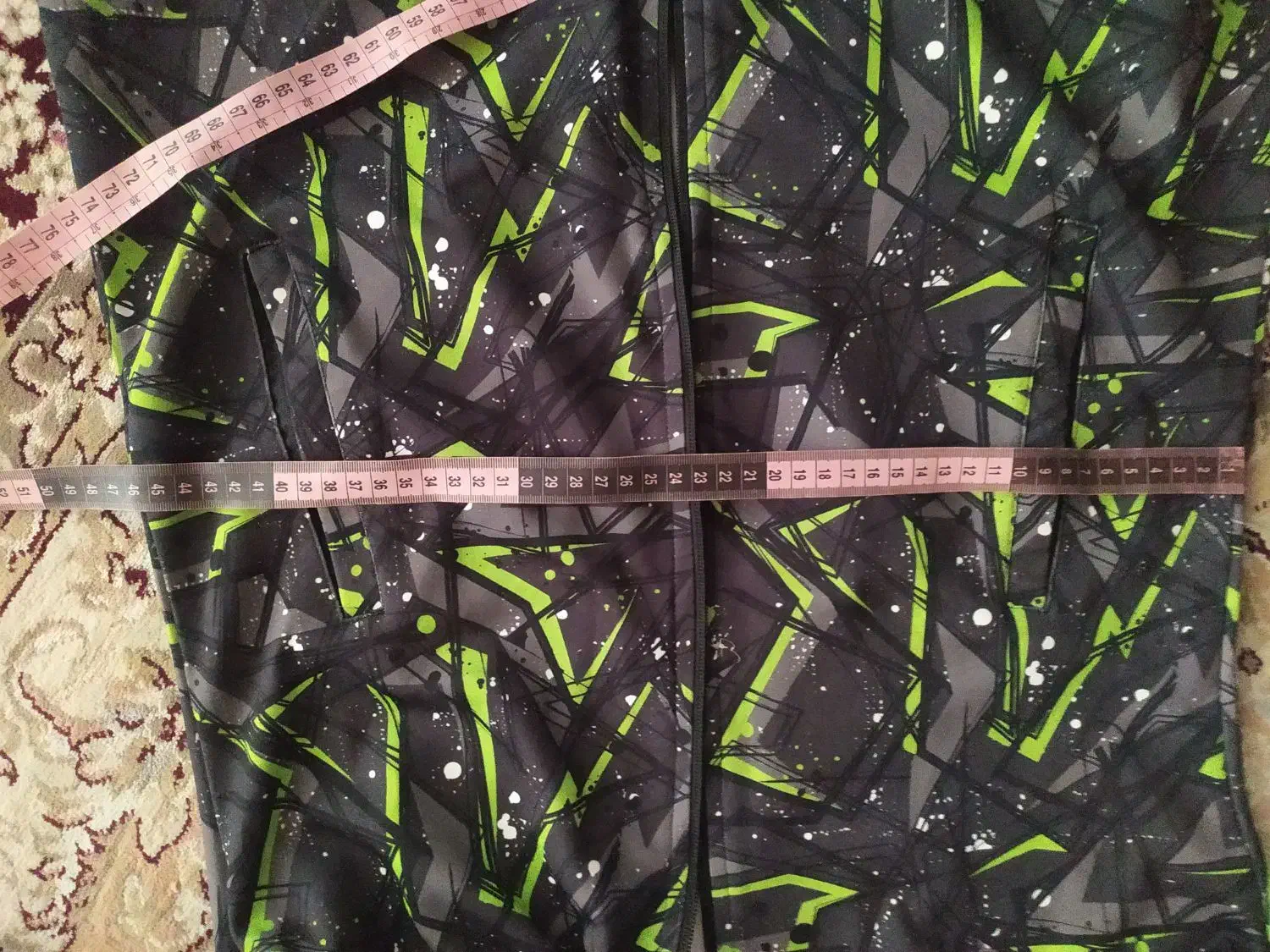 لباس ضخیم یا سویشرت|کفش و لباس بچه|قم, نیروگاه|دیوار