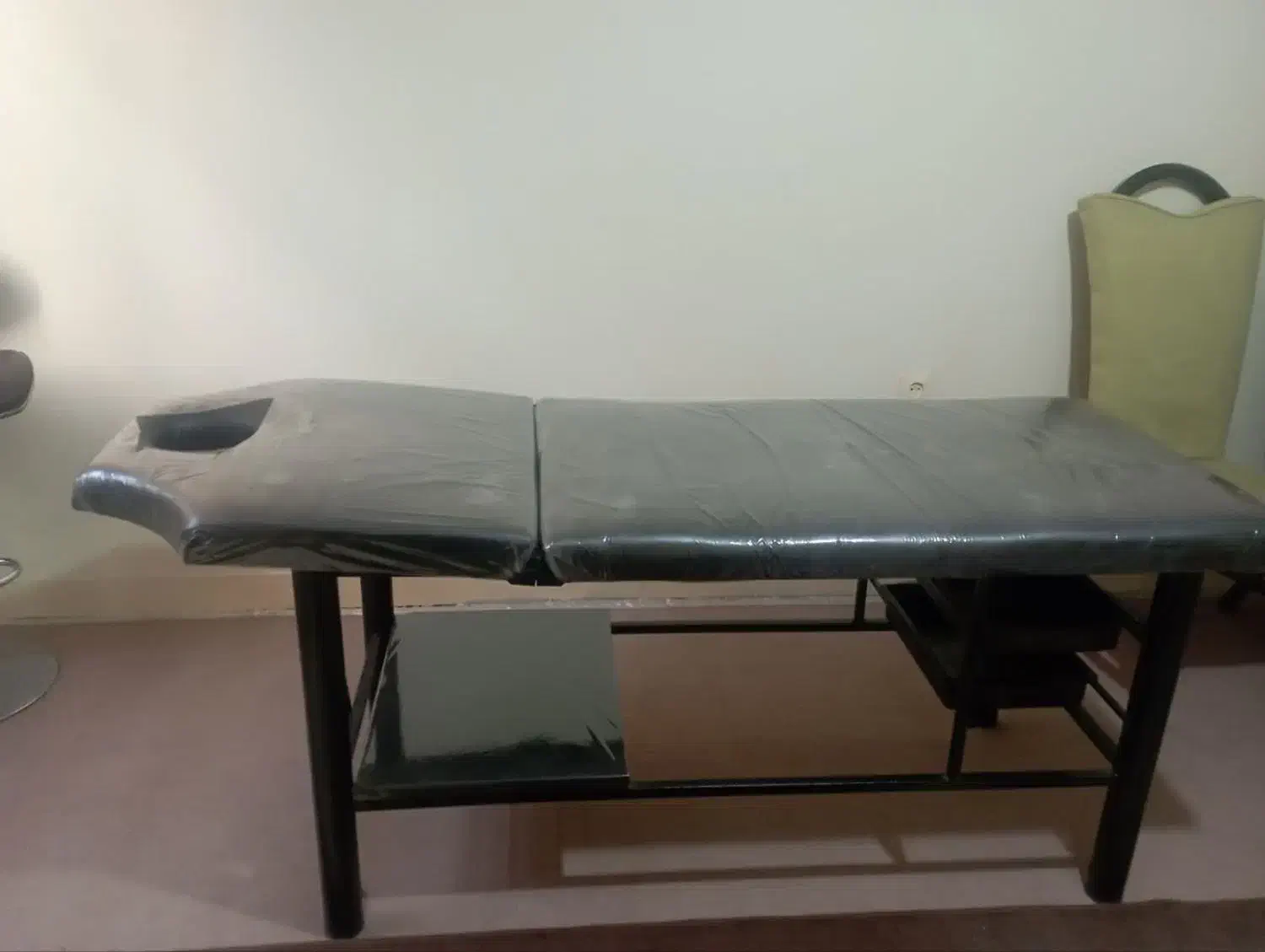 تخت ماساژ و فیبروز|آرایشگاه و سالنهای زیبایی|فردیس, نیروگاه برق|دیوار