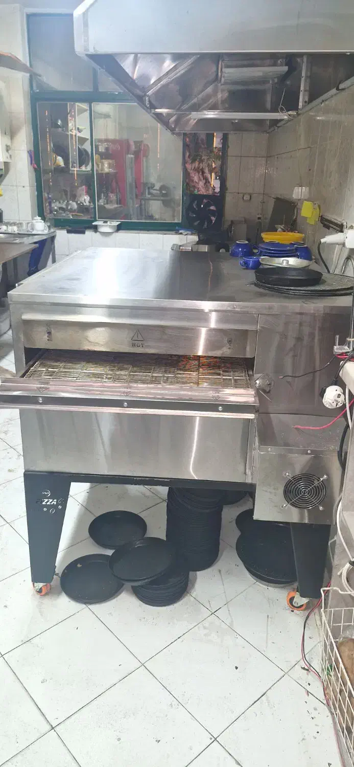 فر ریلی|کافی‌شاپ و رستوران|رشت, معلم|دیوار