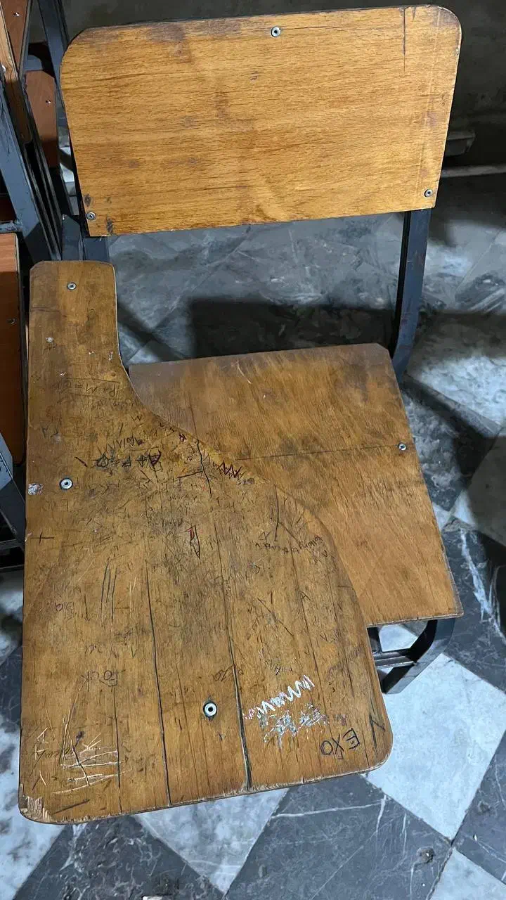 صندلی نیمکت|صندلی و نیمکت|لولمان, |دیوار