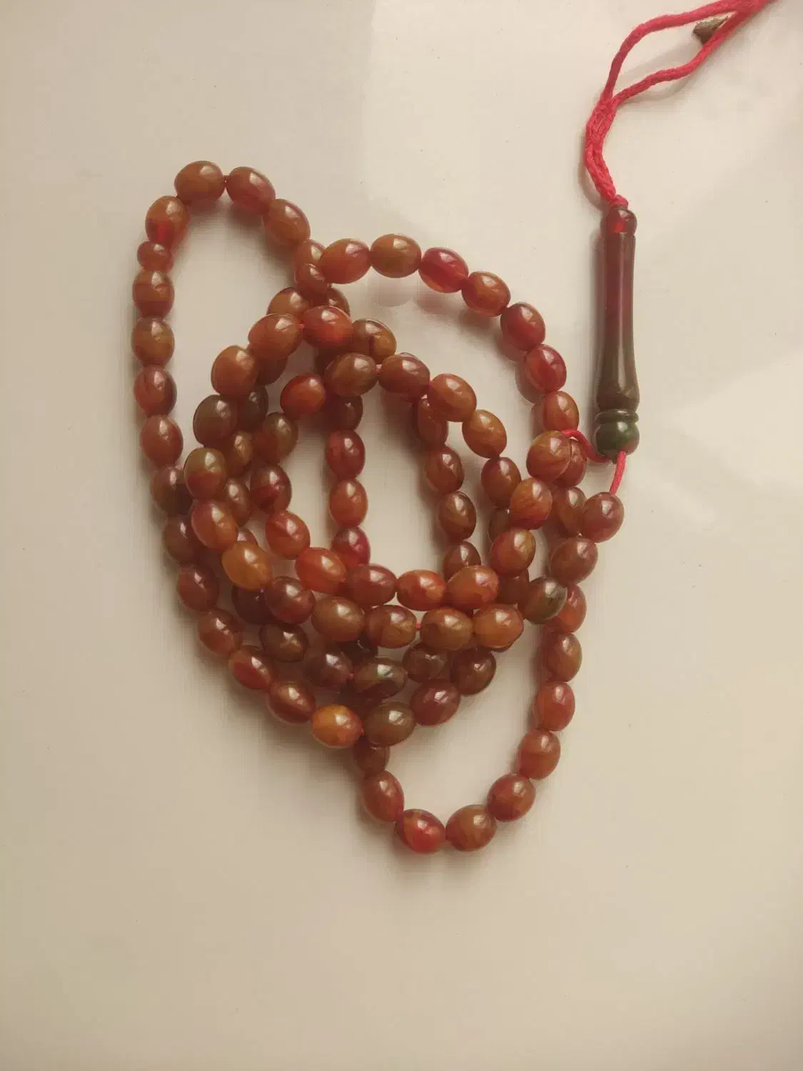 تسبیح کهربا روسی بودار|کلکسیون اشیاء عتیقه|سردشت, |دیوار