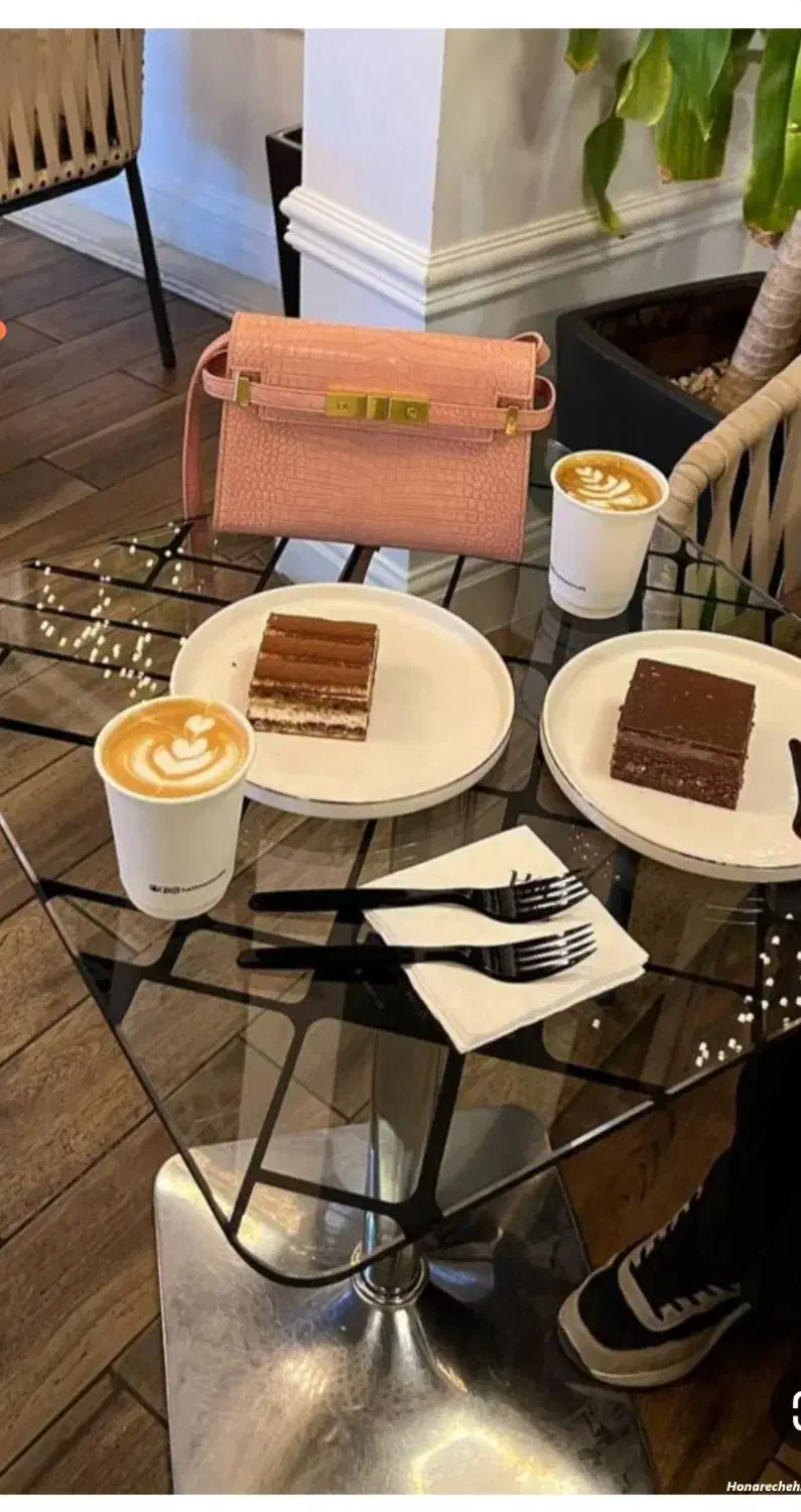 استخدام باریستا حرفه ایی خانم و ویتر فوری|استخدام خدمات فروشگاه و رستوران|تهران, جوادیه تهرانپارس|دیوار