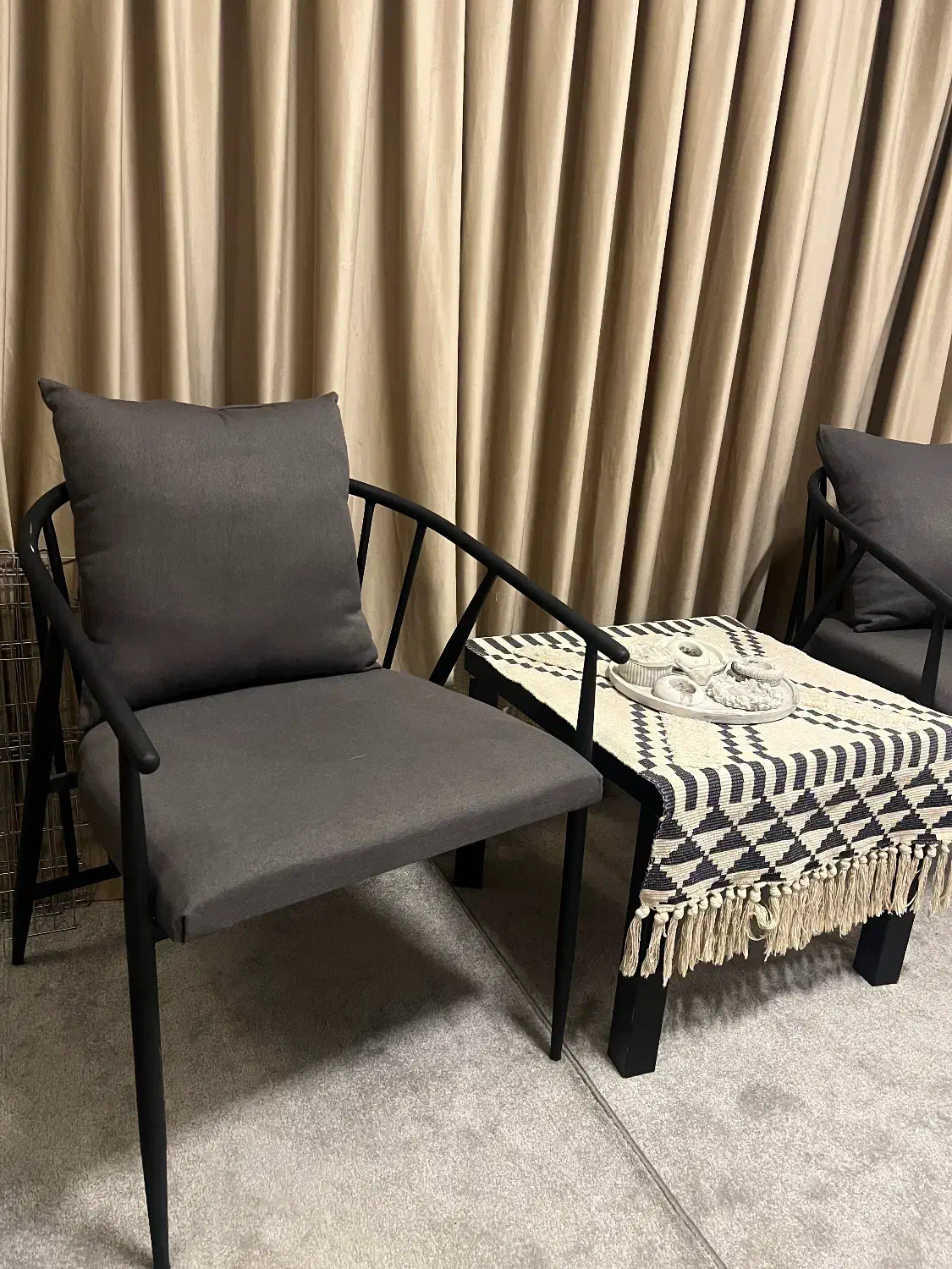 صندلی بدنه فلز و روکش پارچه همرا با کوسن|صندلی و نیمکت|کیش, |دیوار