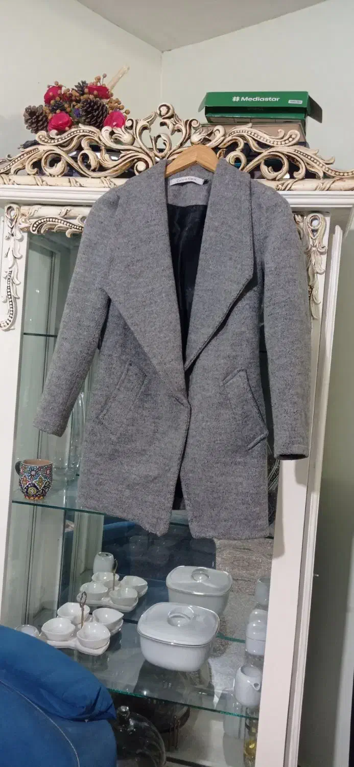 پالتو|لباس|آشخانه, |دیوار