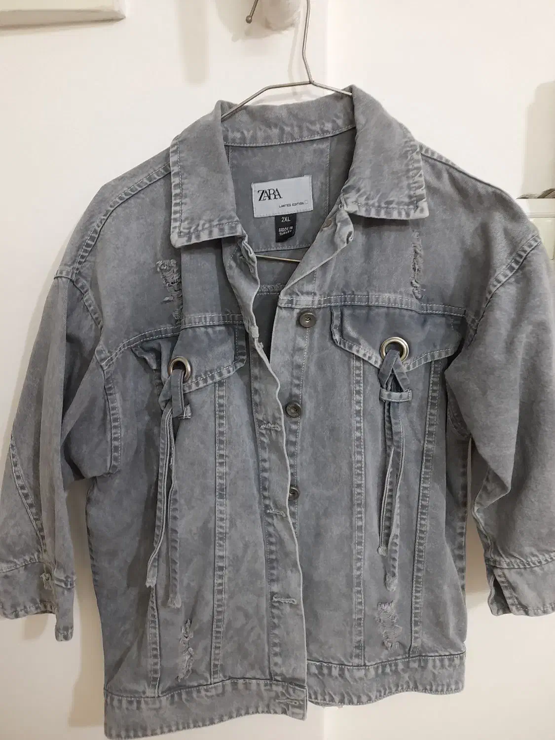 کت دخترانه|لباس|شهریار, کهنز|دیوار