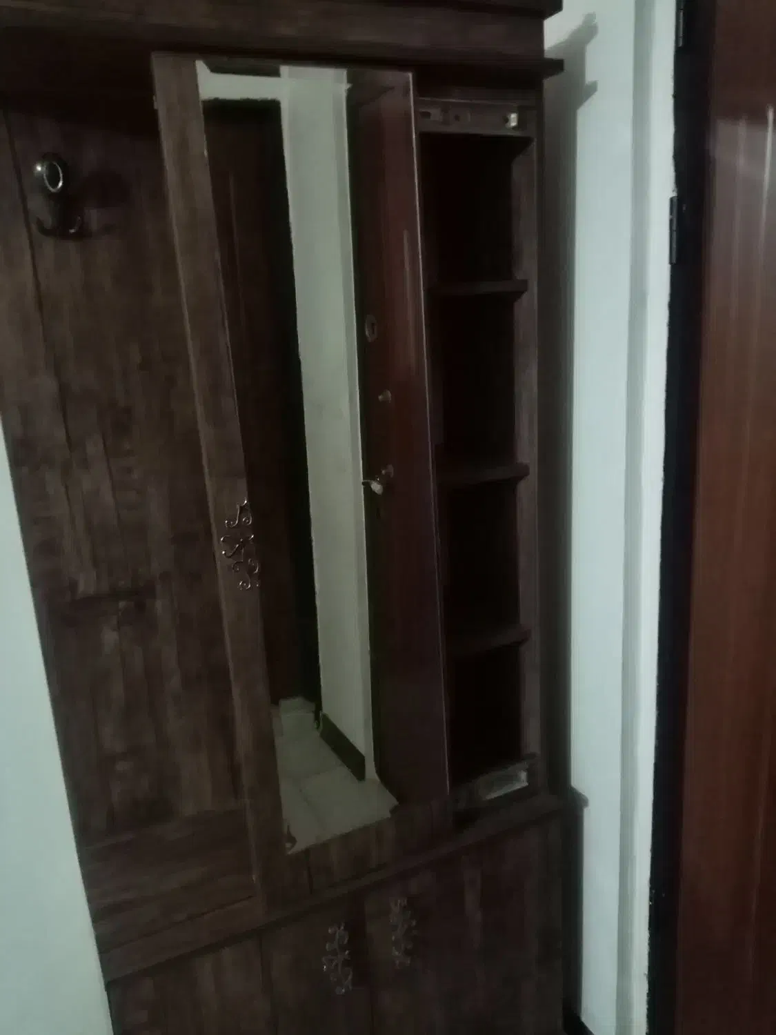 جاکفشی|جاکفشی، کمد، دراور|شیروان (خراسان), |دیوار