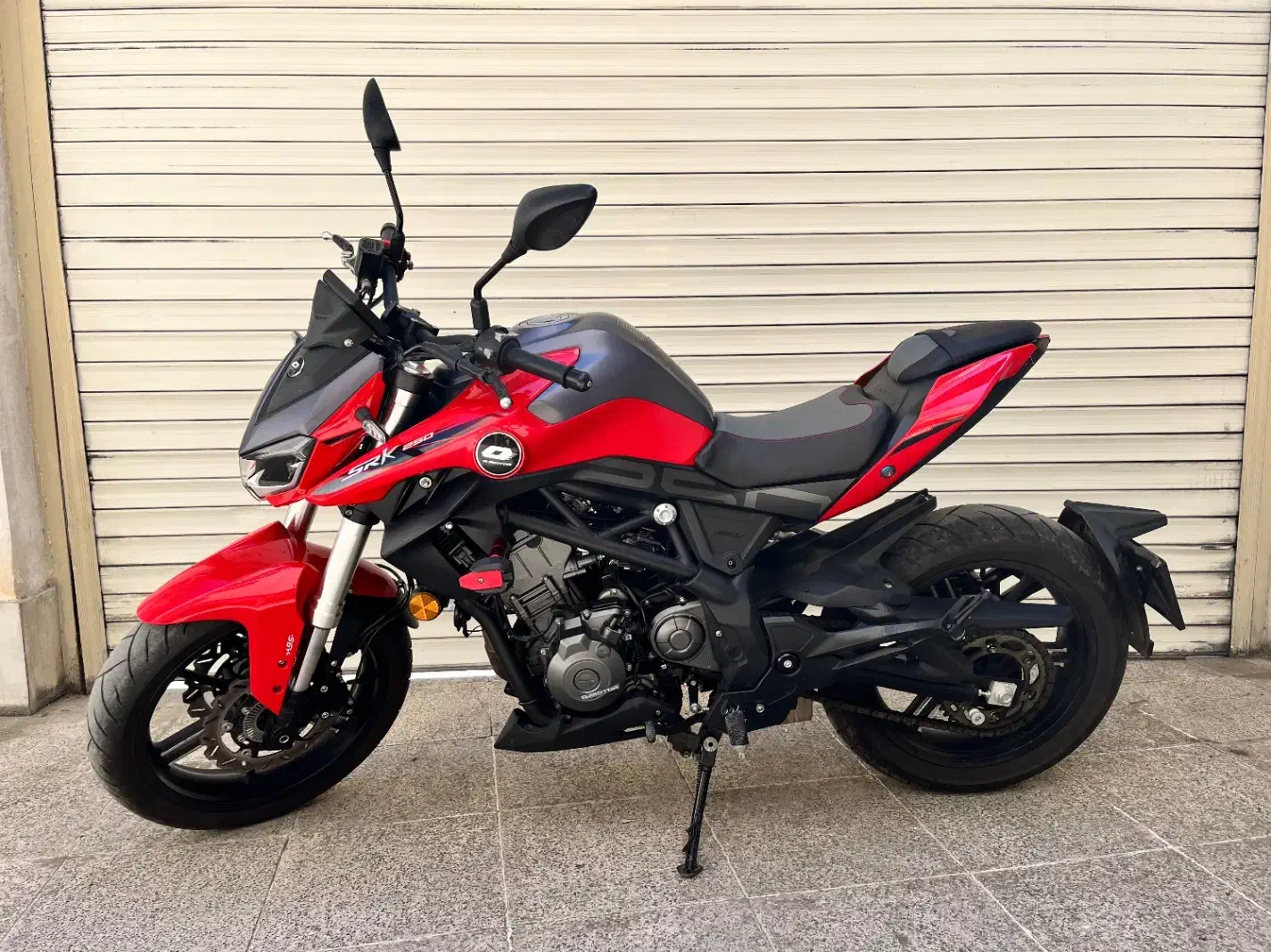 کیوجی ۲۵۰ جفت سیلندر|موتورسیکلت|تالش, هشتپر|دیوار