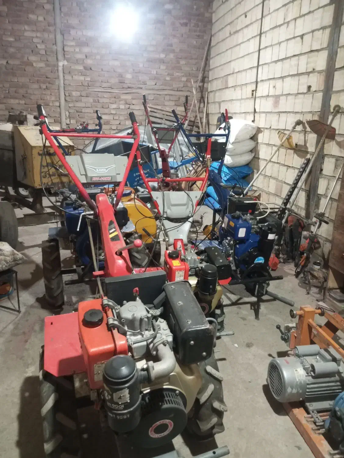 خریدار و فروش انواع تیلرهای بنزینی و گازوئیلی هستم|ماشینآلات صنعتی|سنندج, |دیوار