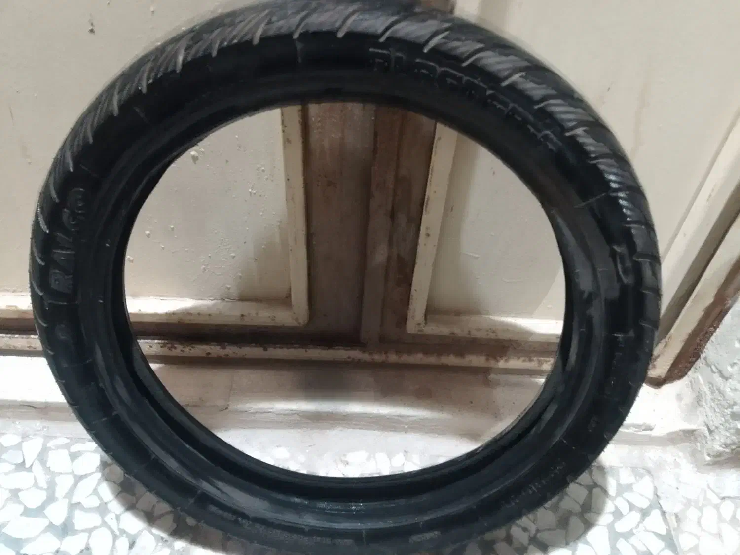 چند تا لاستیک دارم برای فروش قیمت مناسب|قطعات یدکی و لوازم جانبی|بندرلنگه, |دیوار