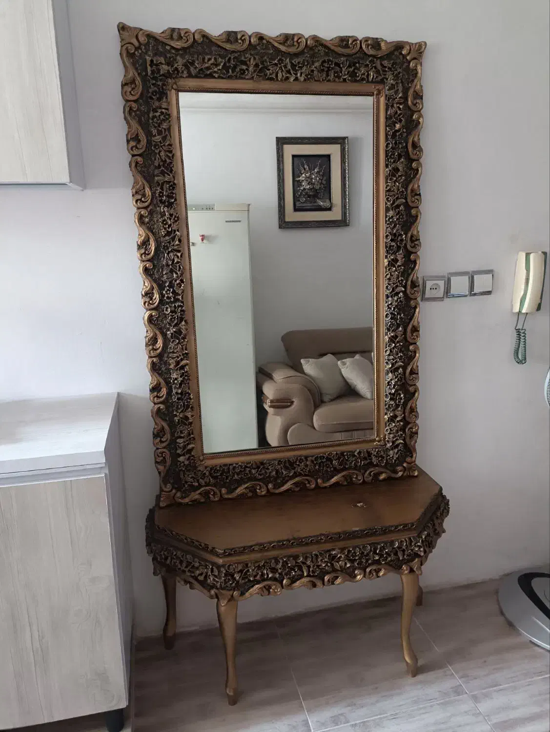 آیینه و میز کنسول|آینه|رشت, فلسطین|دیوار